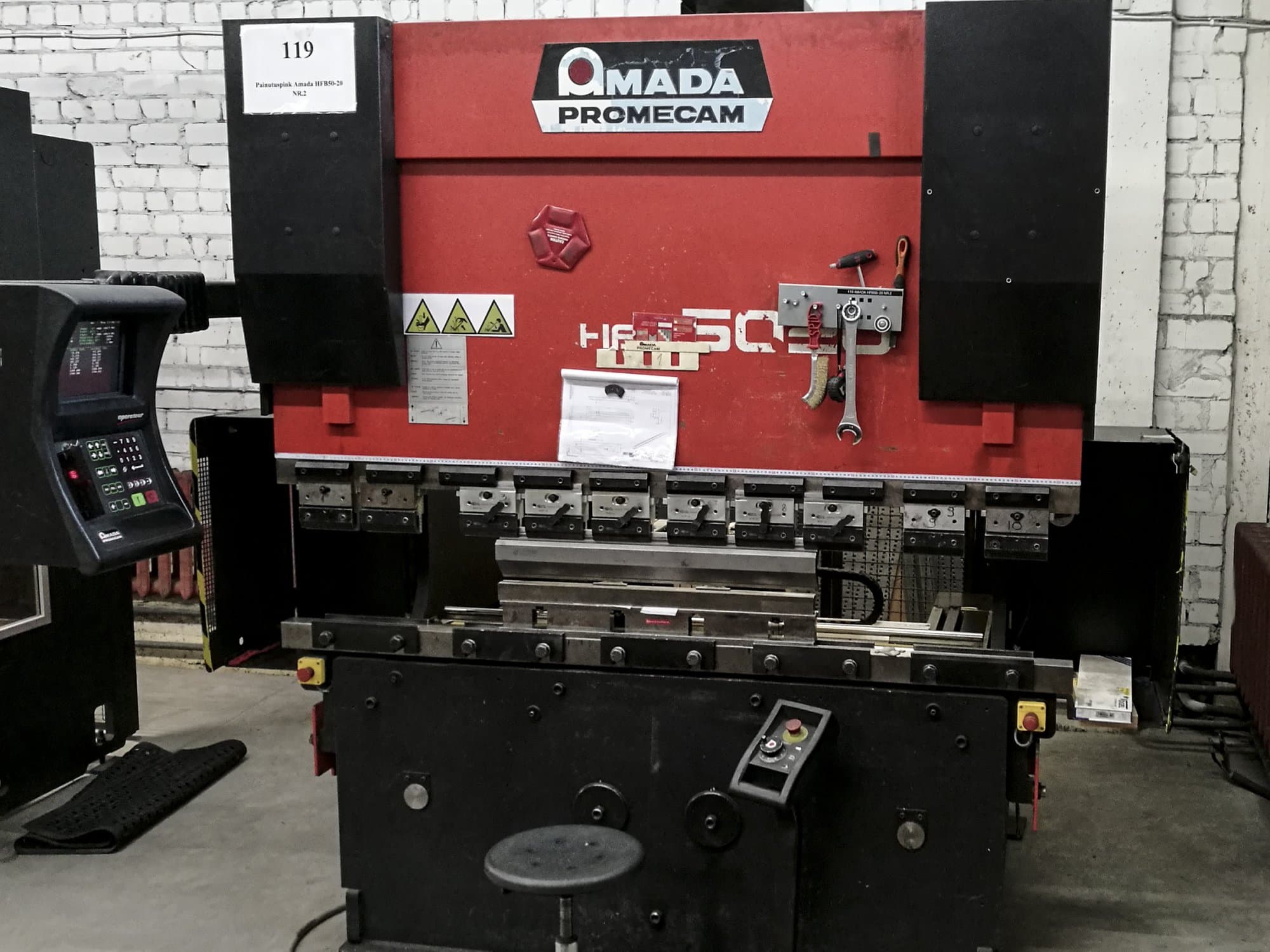 Makine AMADA - Önden görünüm HFB0 50-20