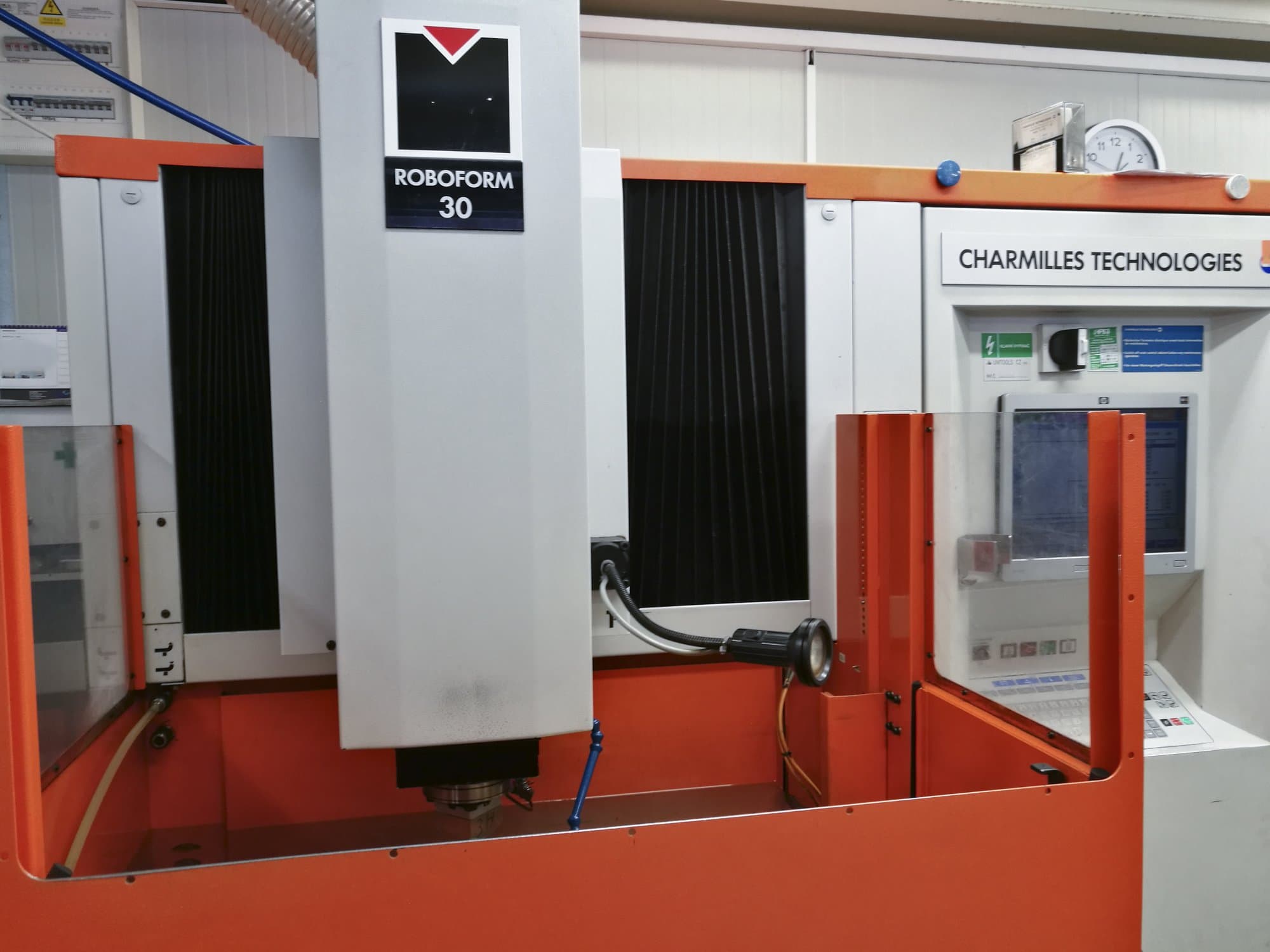 Makine CHARMILLES - Önden görünüm ROBOFORM 30