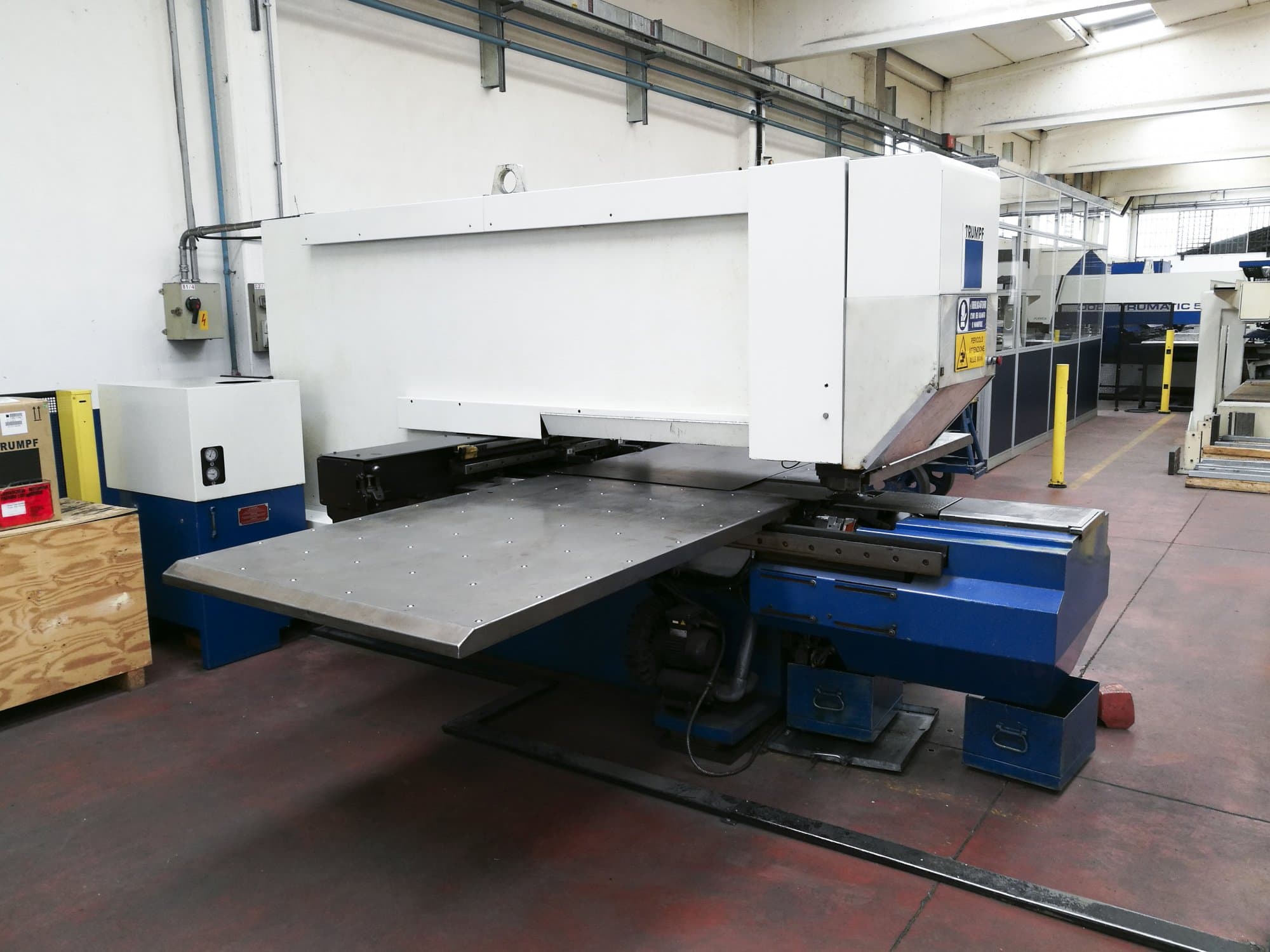 Makine Trumpf - Sol görünüm Trumatic 240