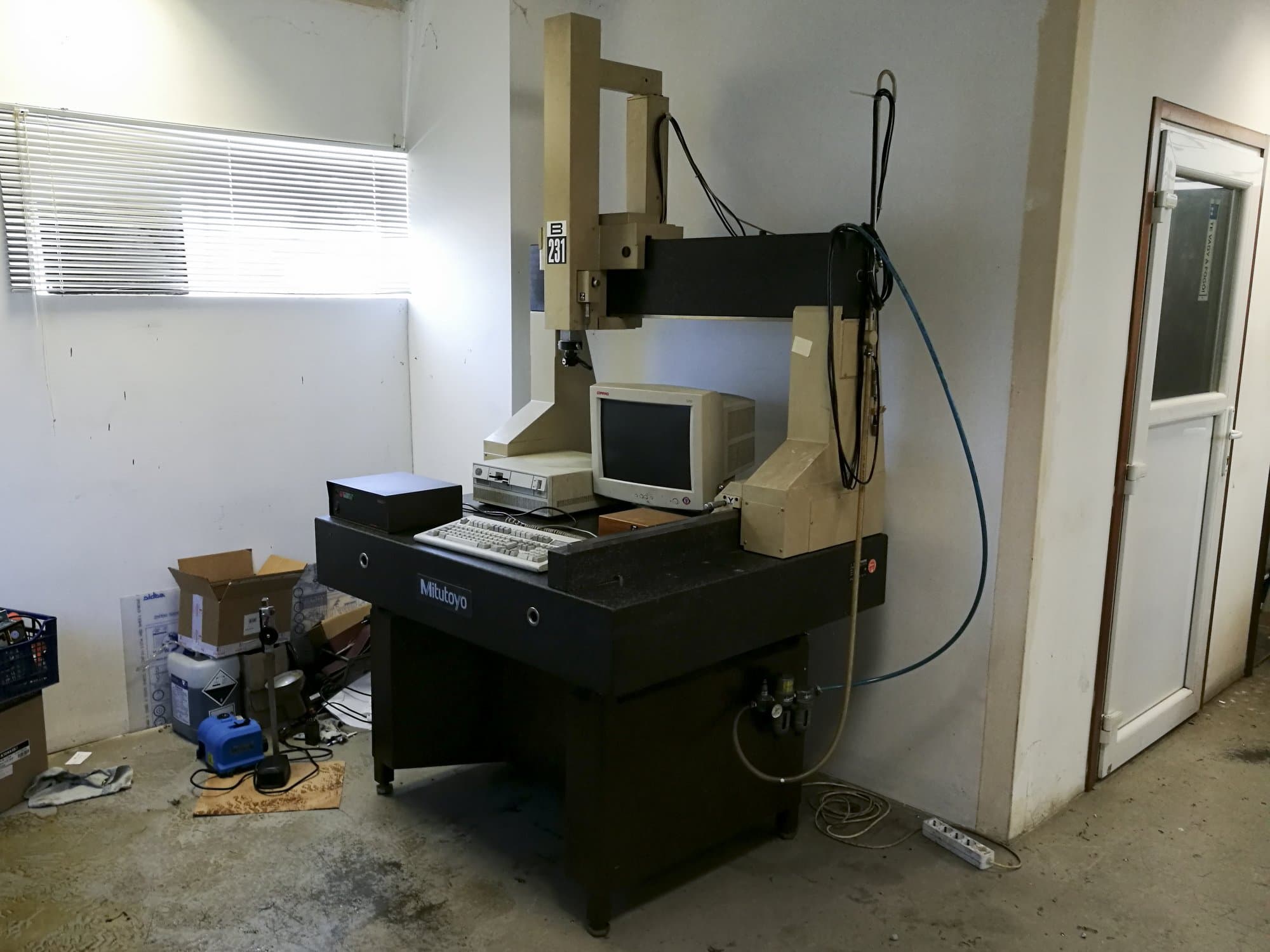 Makine  Mitutoyo - Sağdan görünüm B-231