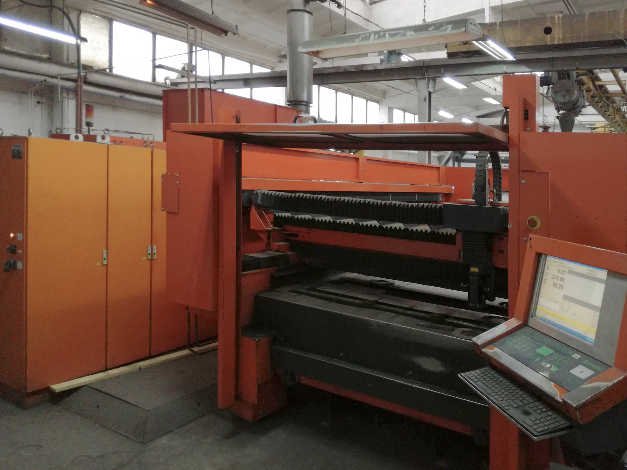 Makine Bystronic - Sağdan görünüm BySprint 3015
