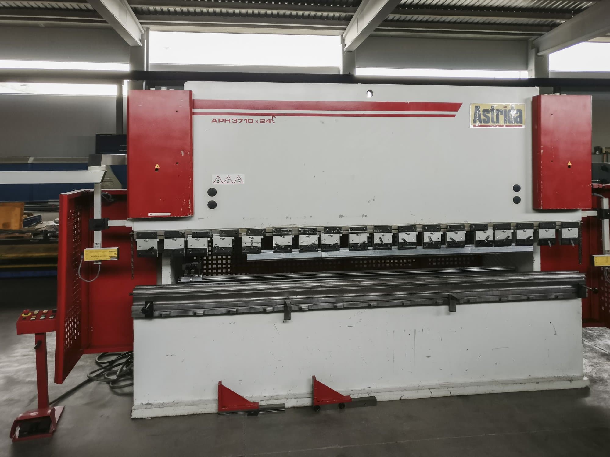 Makine ASTRIDA-BAYKAL - Önden görünüm APH 3710x240