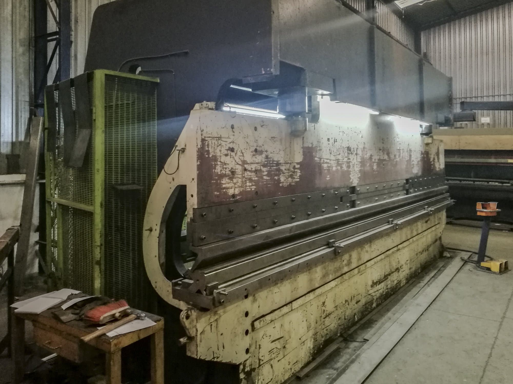 Makine 1 ARRIETA - Sol görünüm PPHEE-250/60