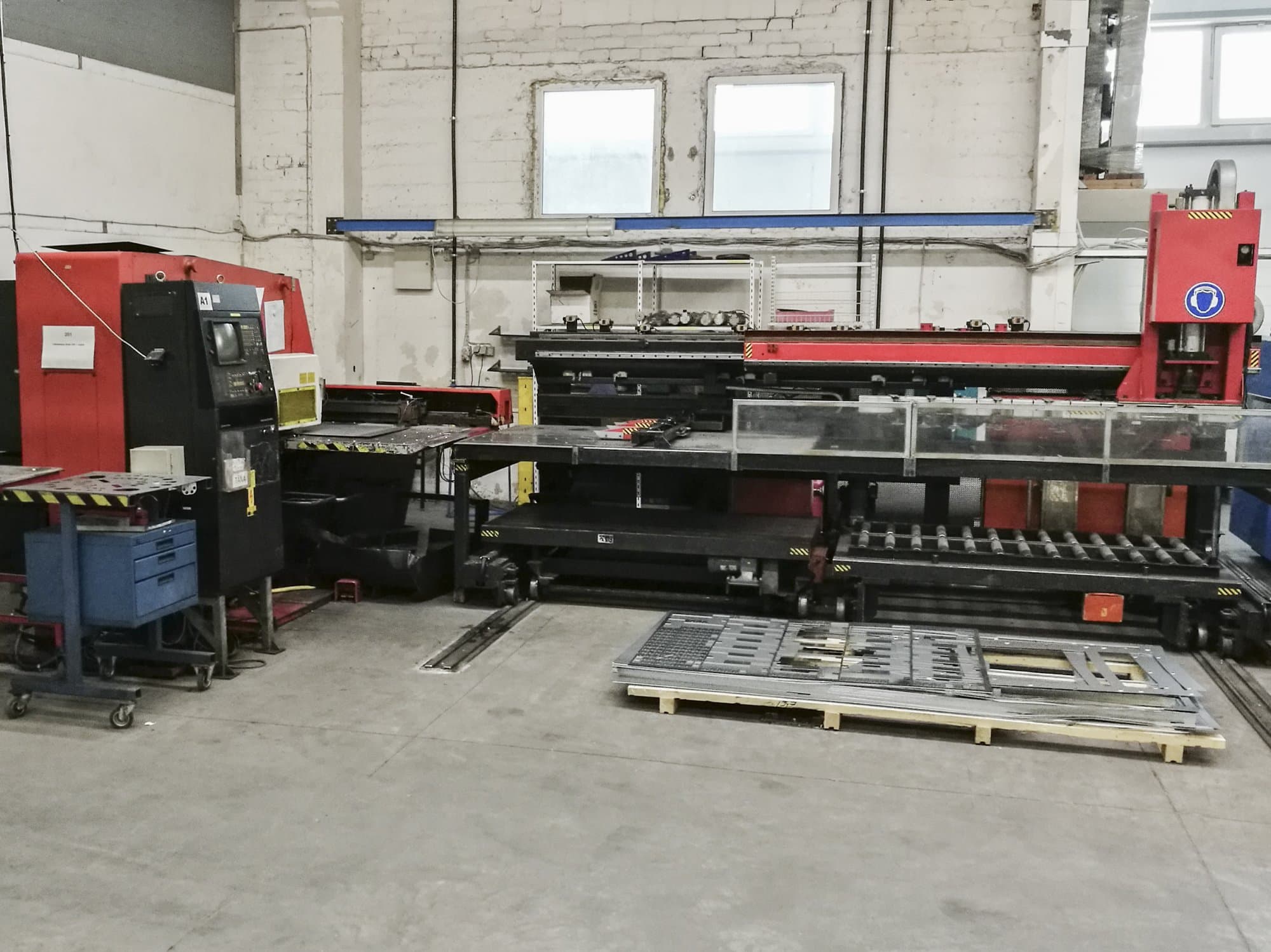 Makine AMADA - Önden görünüm ARIES 245