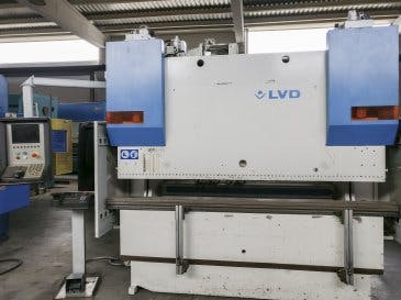 Makine  LVD - Önden görünüm PPEB 80/25 CAD-CNC