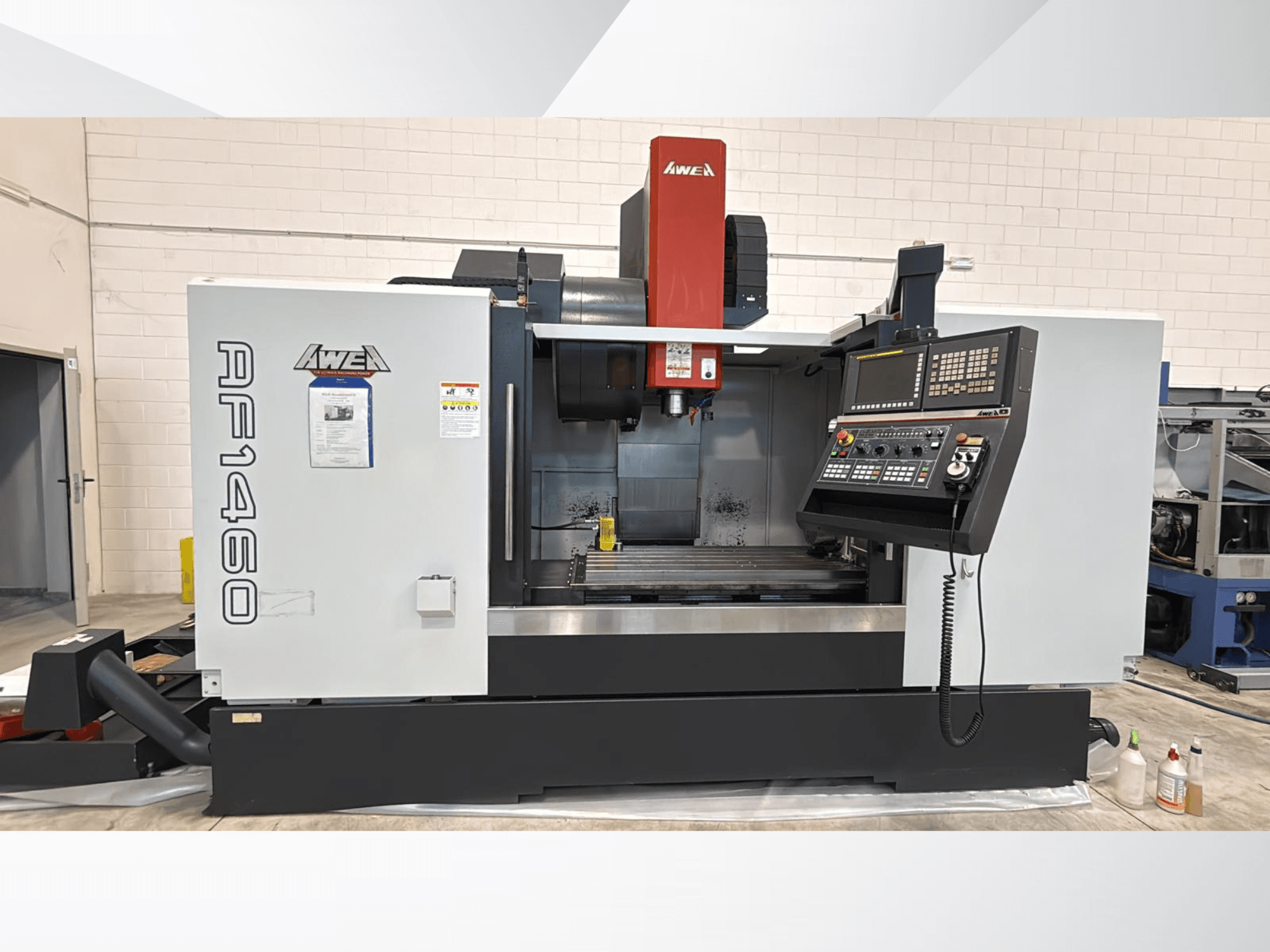 AWEA AF 1460 dikey işleme merkezinin önden görünümü, kontrol paneli ve görünür işleme alanı.