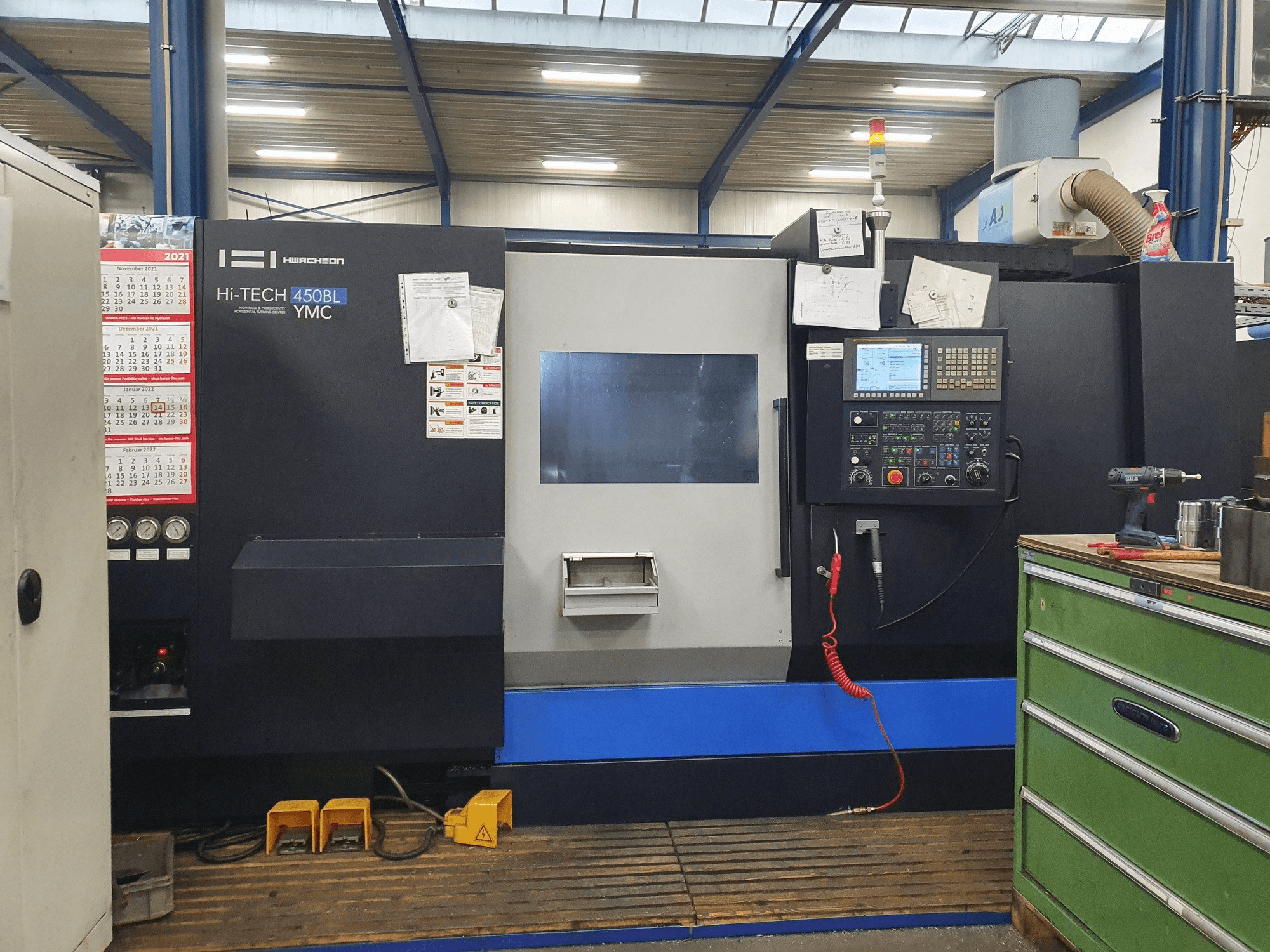 Makine HWACHEON HI-TECH 450BL YMC - Önden görünüm