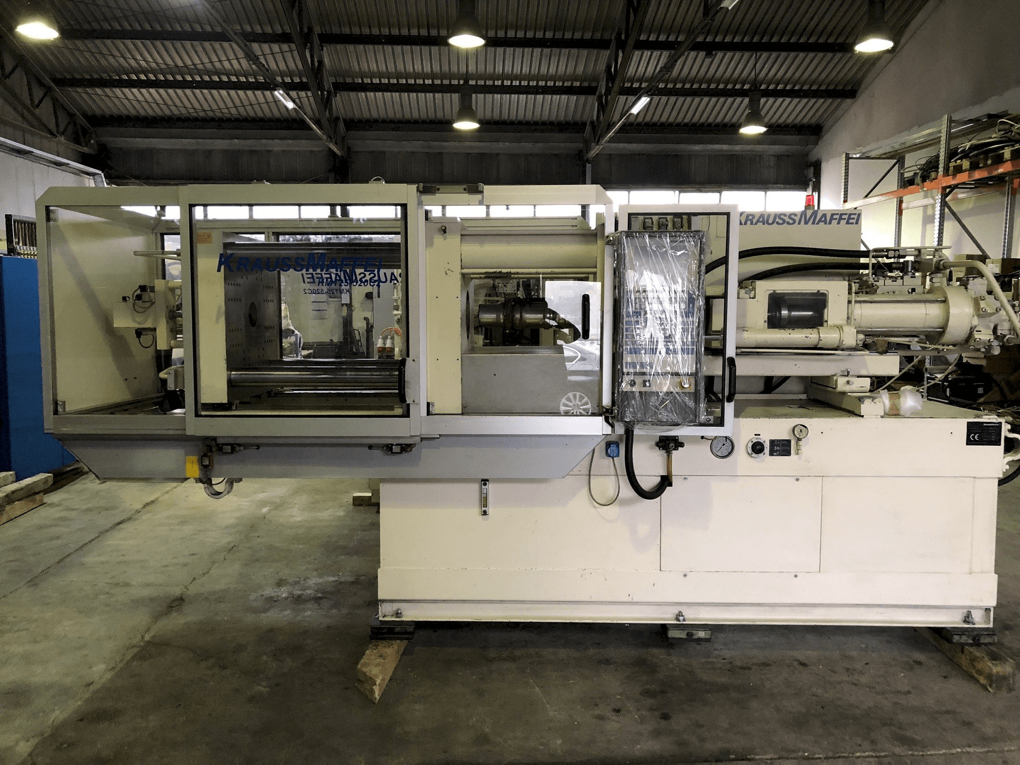 Makine Krauss Maffei 125-520 - Önden görünüm