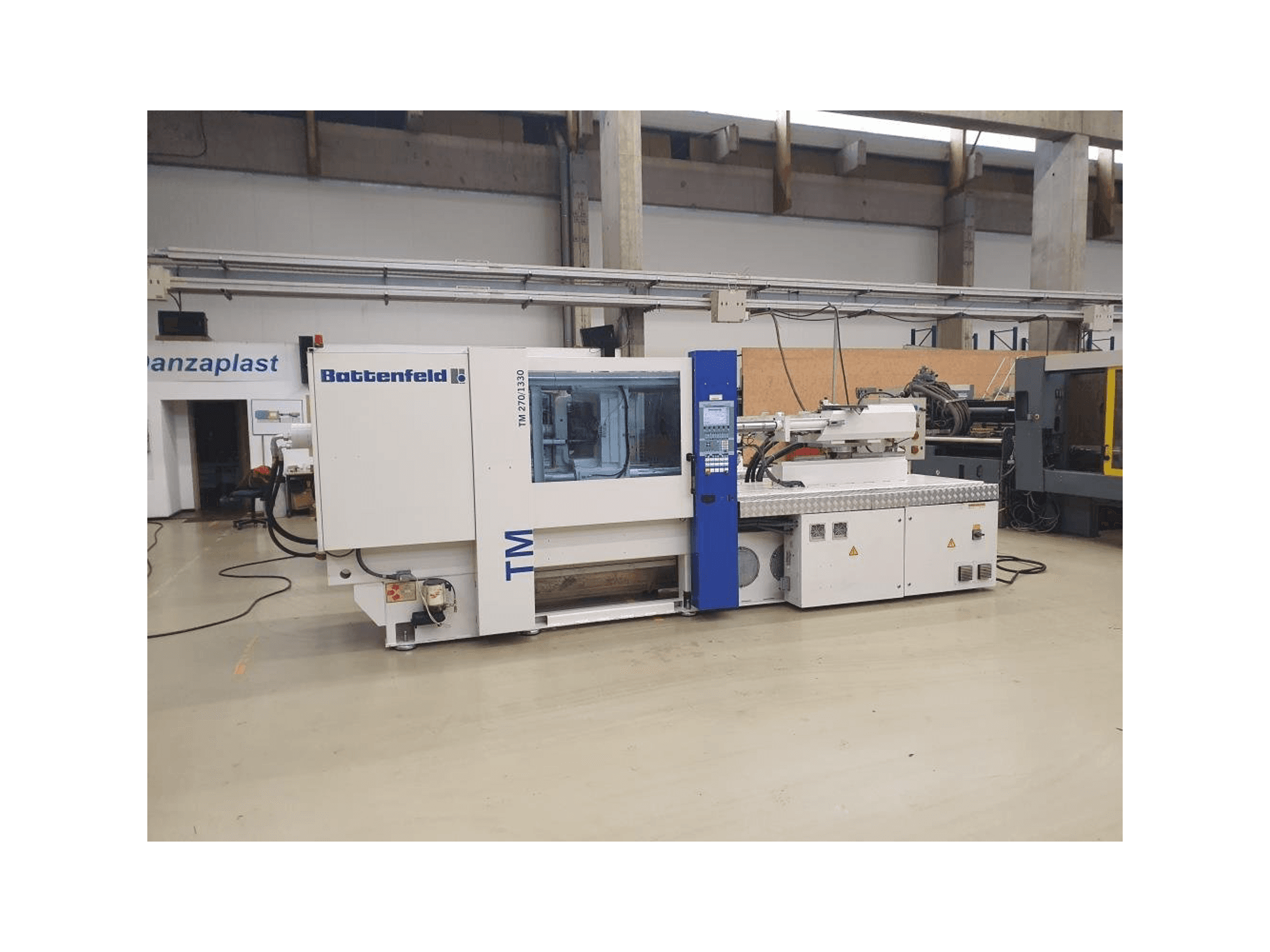 Makine Battenfeld TM 2700 / 1330 B4 - Önden görünüm