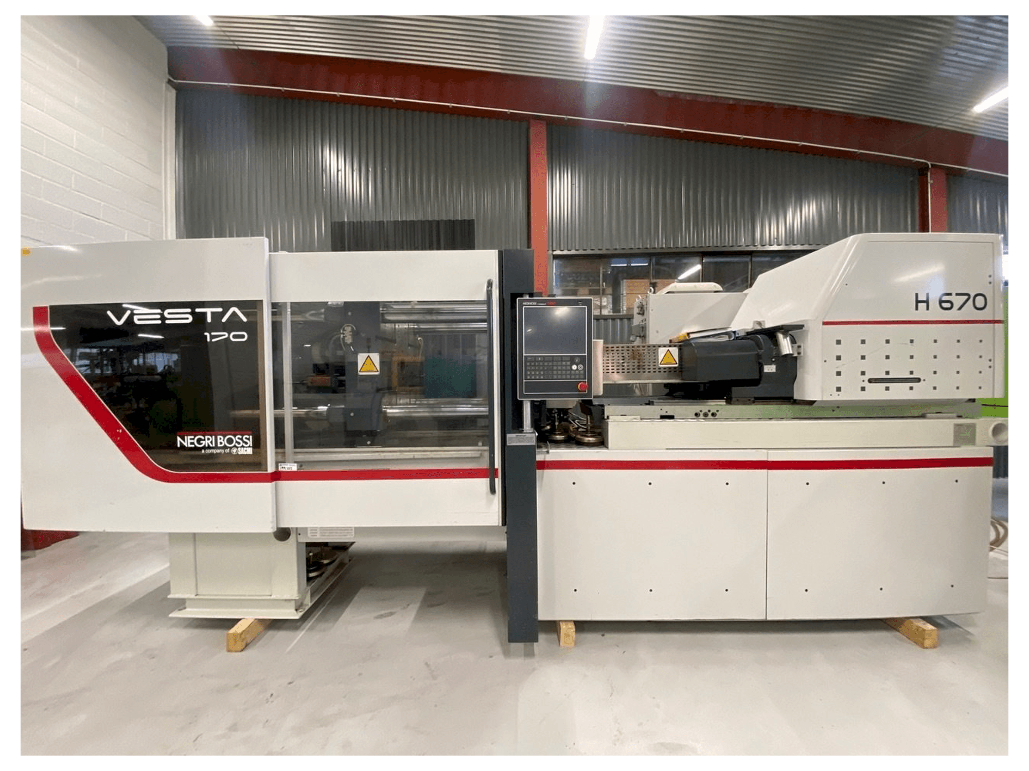 Makine Negri Bossi VE170, M151 - Önden görünüm