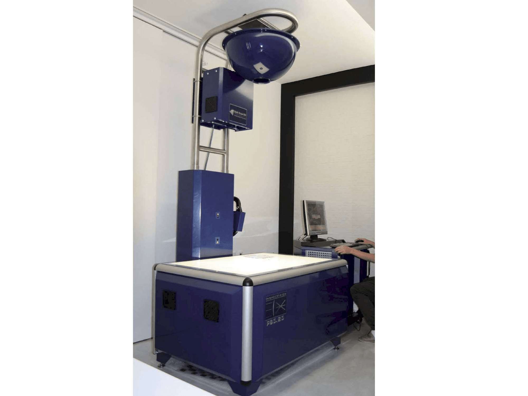 Makine InspecVision P85.25 - Önden görünüm