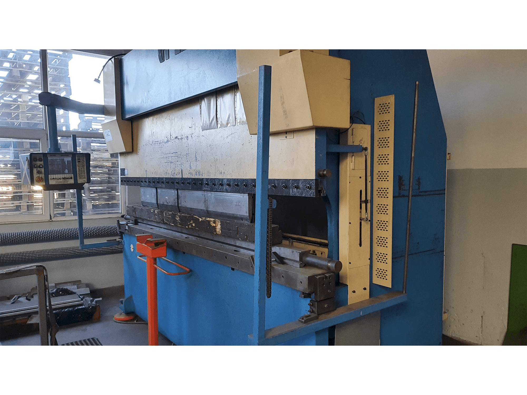 Makine HACO ERM30175 - Önden görünüm