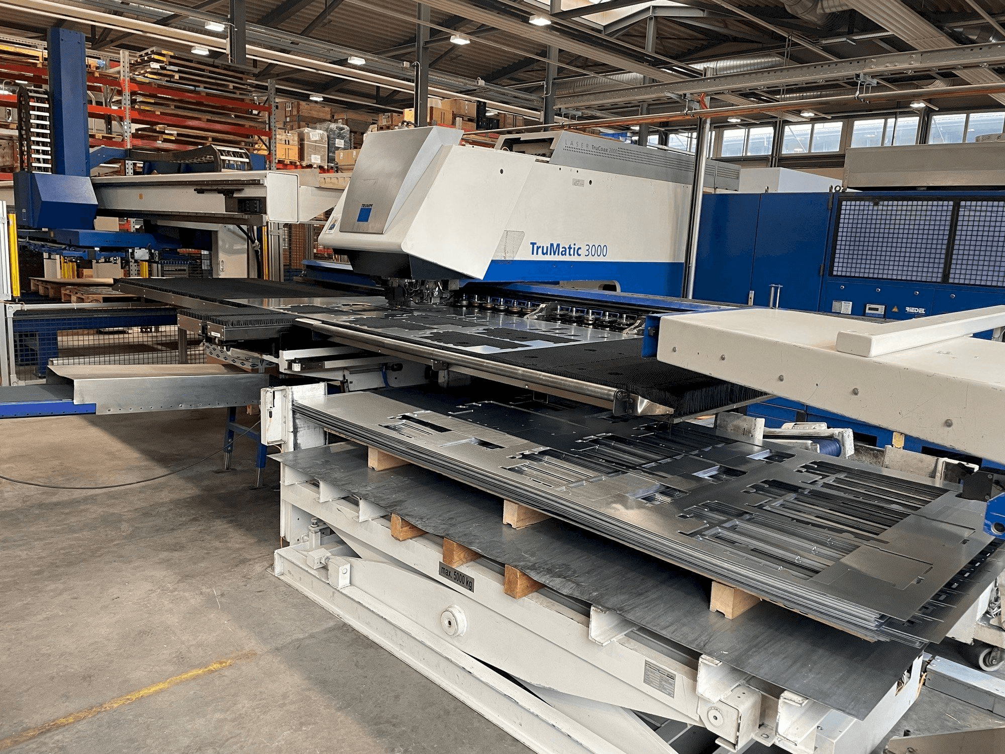 Makine TRUMPF Trumatic 3000 - Önden görünüm