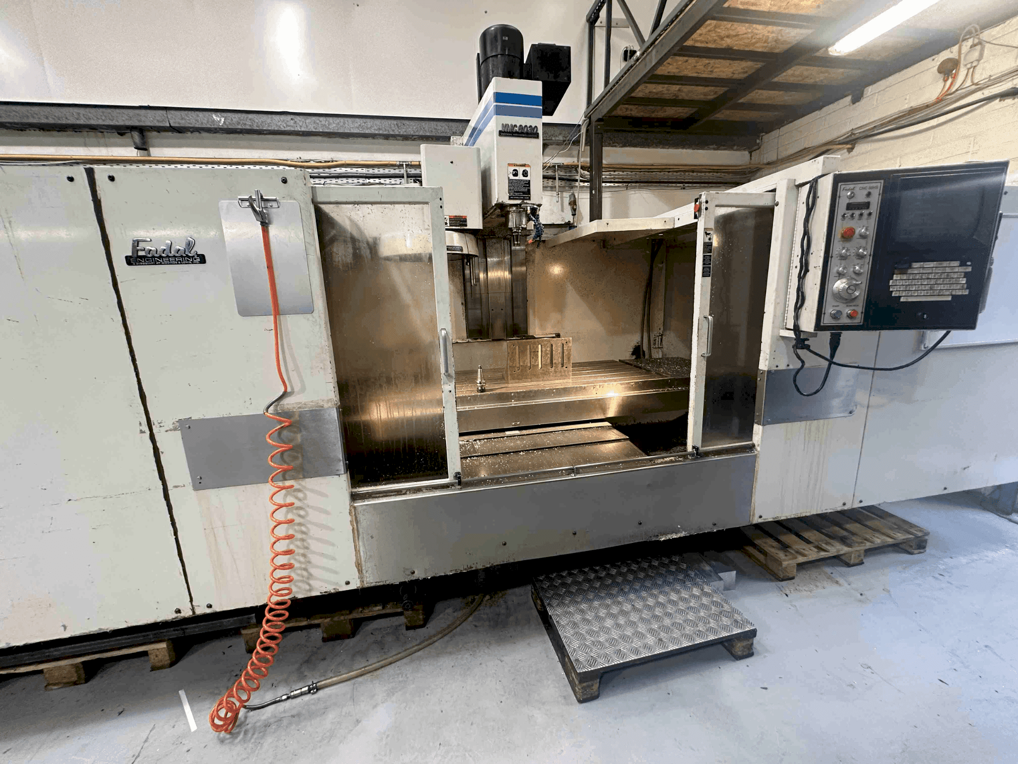 Makine FADAL VMC8030HT - Önden görünüm