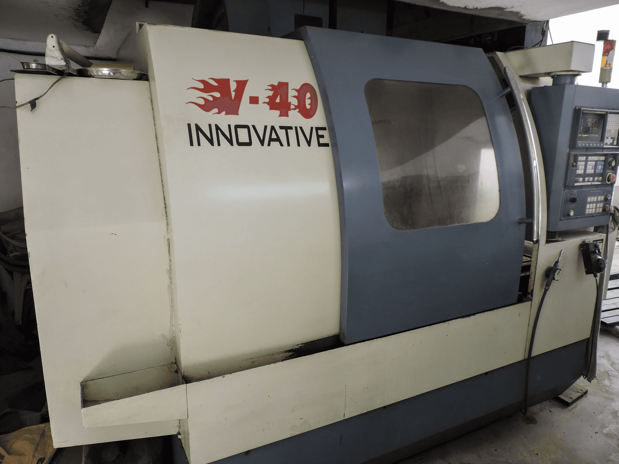 Makine Leadwell - Sol görünüm V-40