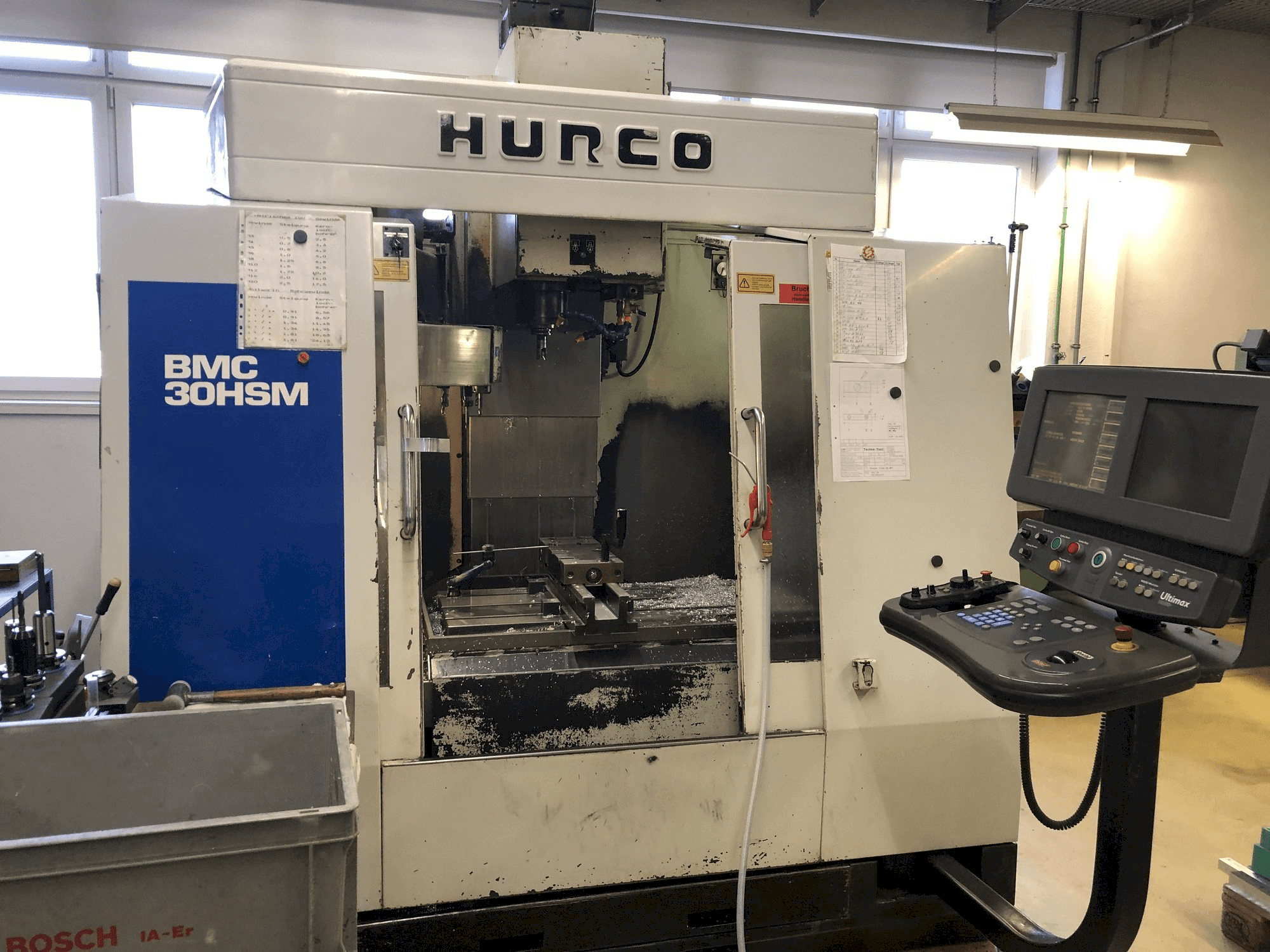 Makine Hurco BMC 30 HSM - Önden görünüm