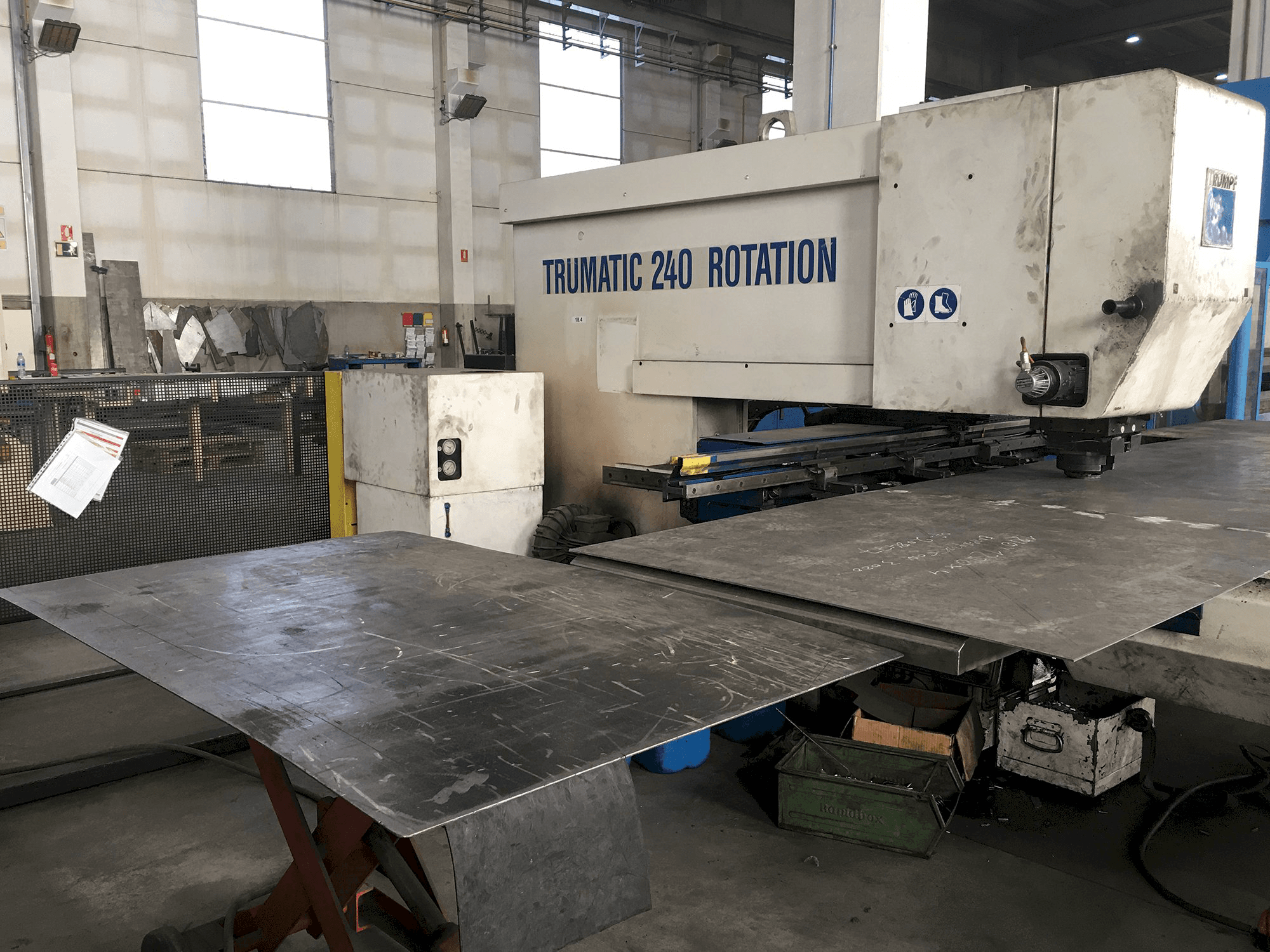 Makine Trumpf - Sol görünüm Trumatic 240