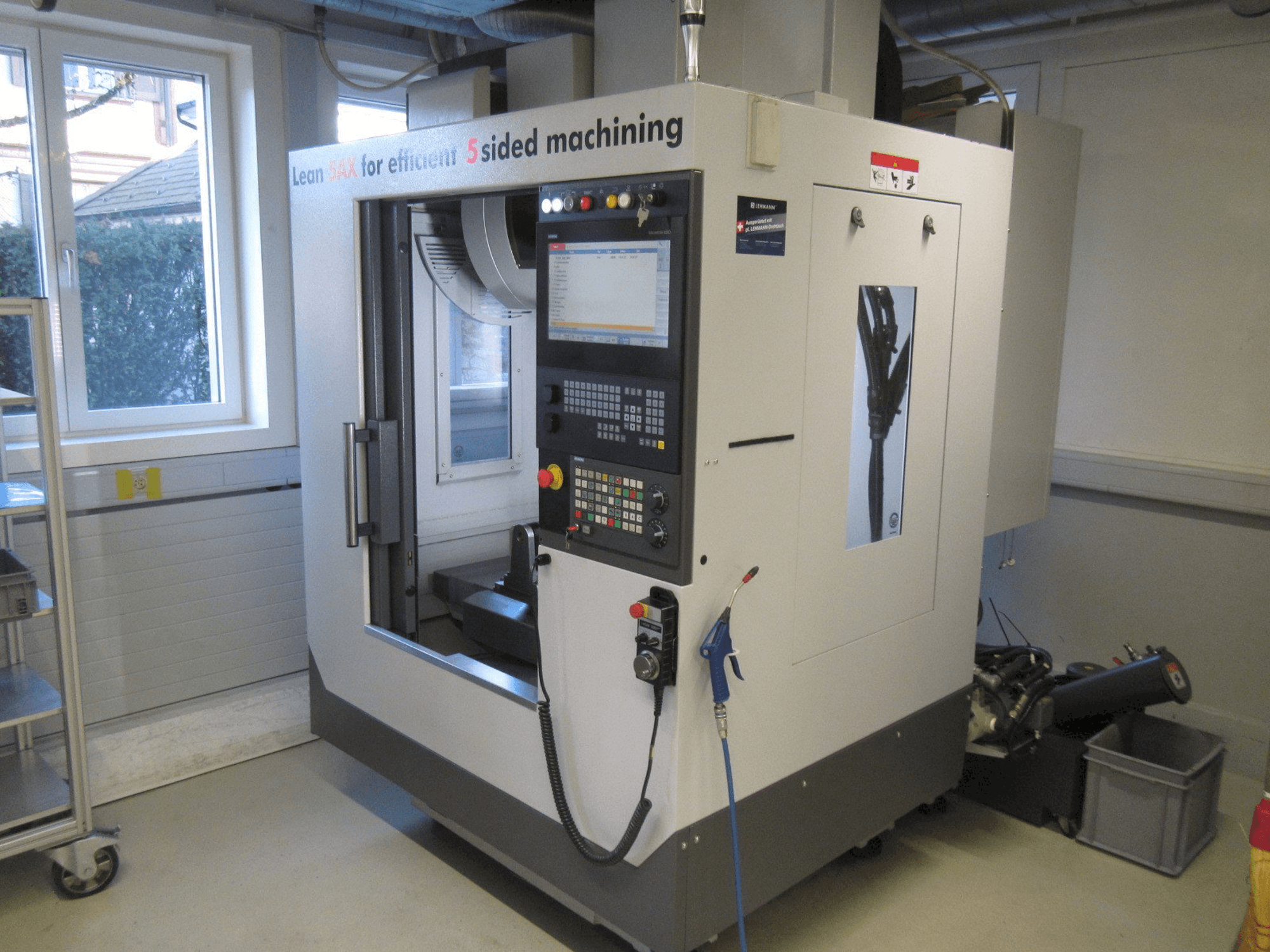 Makine HARDINGE V480 - Önden görünüm