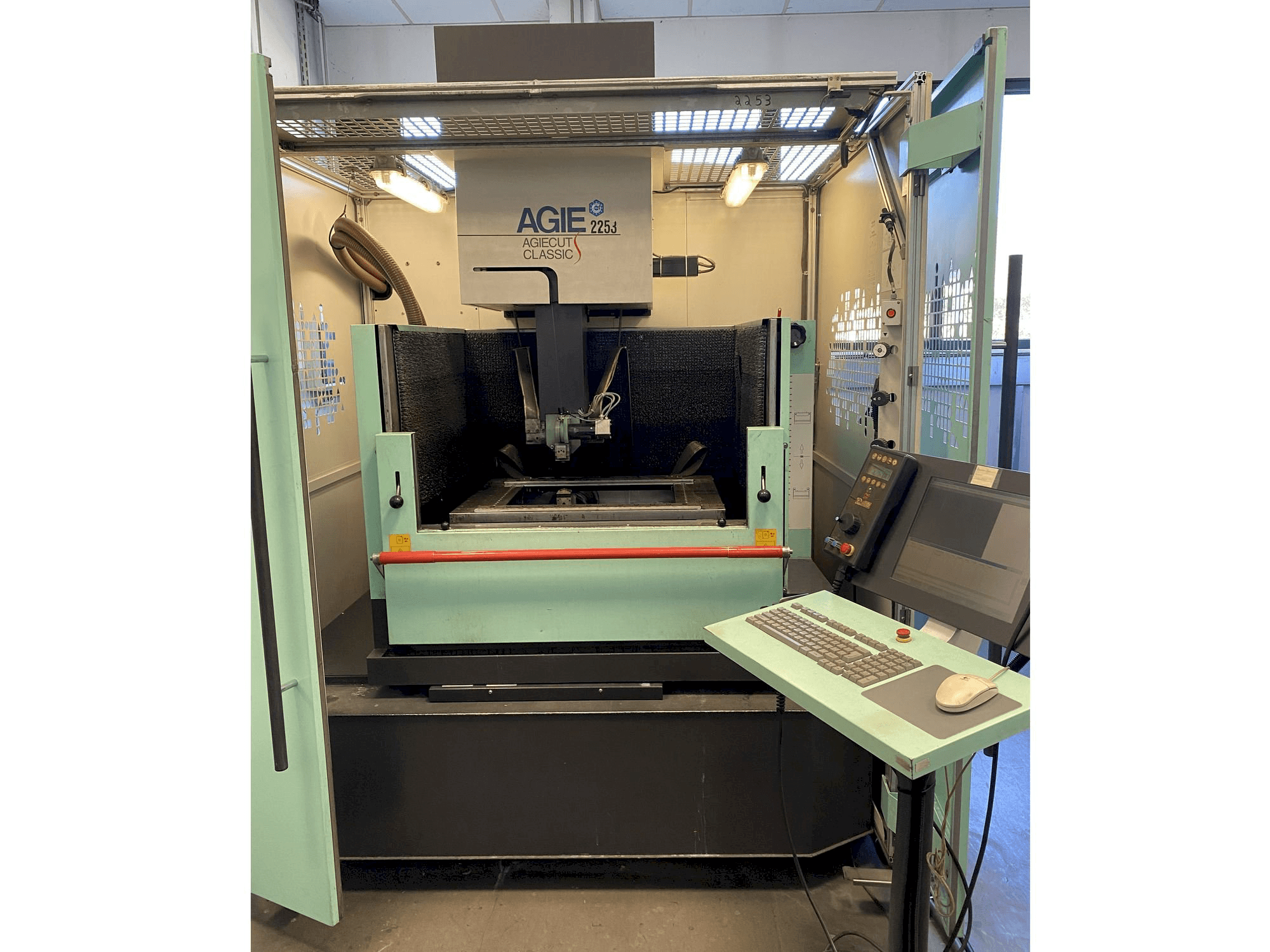 Makine AGIE Agiecut Classic 3s - Önden görünüm