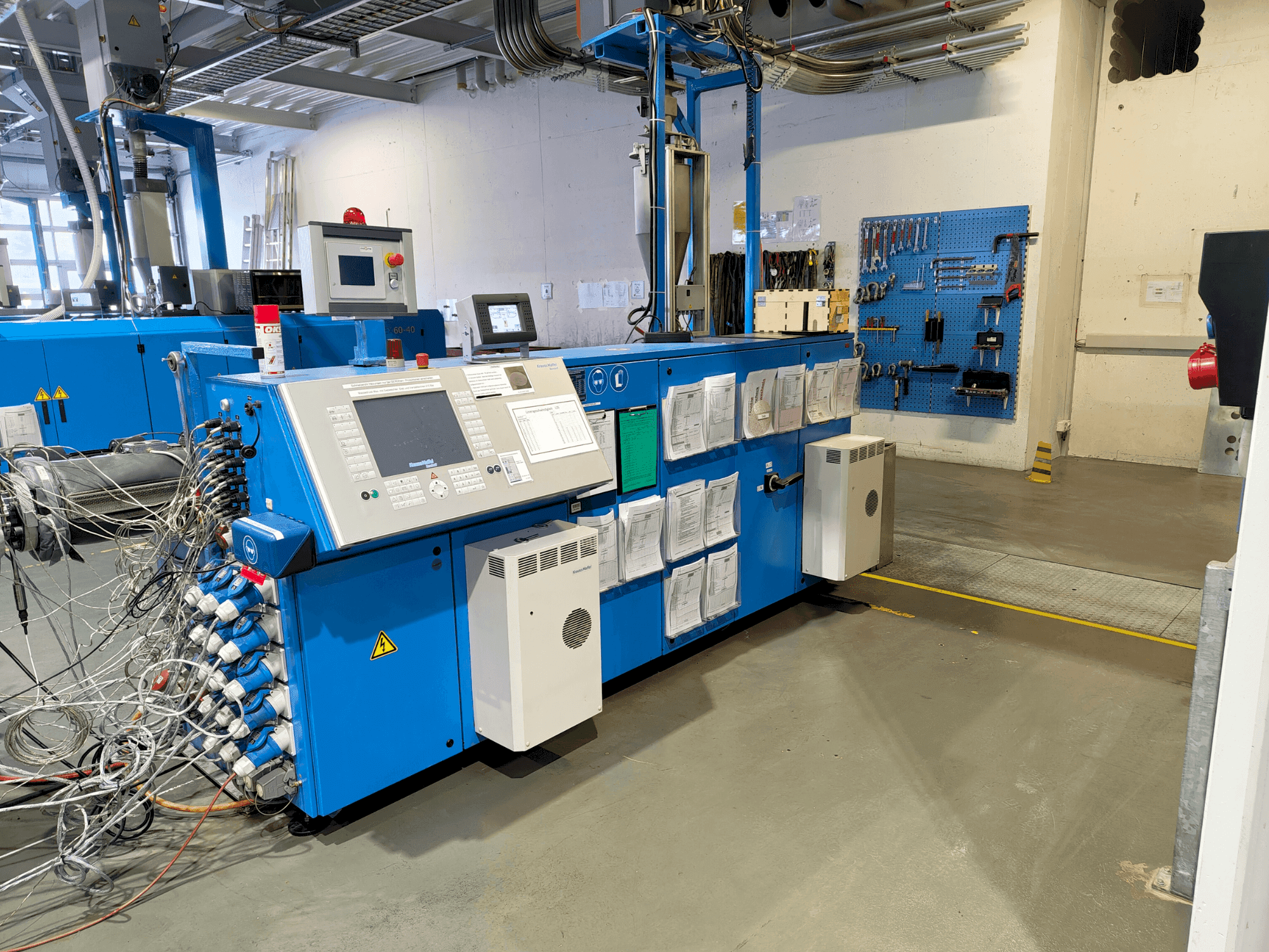 Makine Krauss Maffei KME 75-36 R AC - Önden görünüm