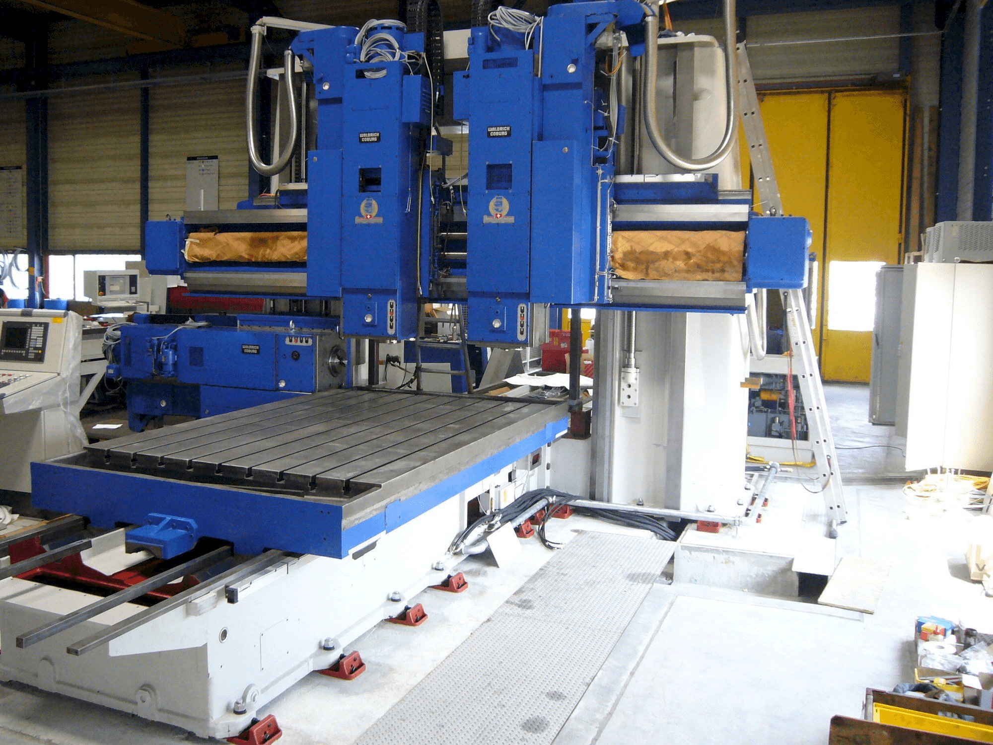 Makine Waldrich Coburg - Önden görünüm