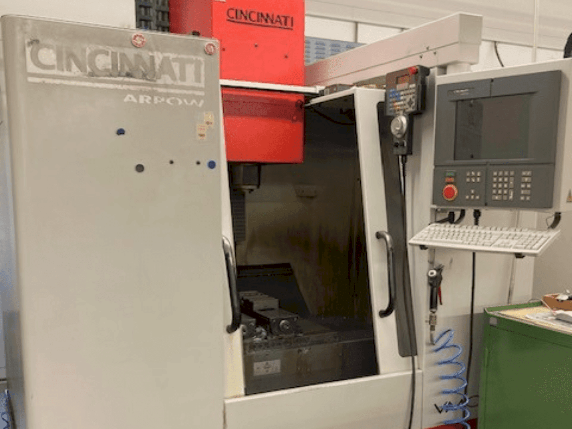 Makine Cincinnati Arrow 500 - Önden görünüm