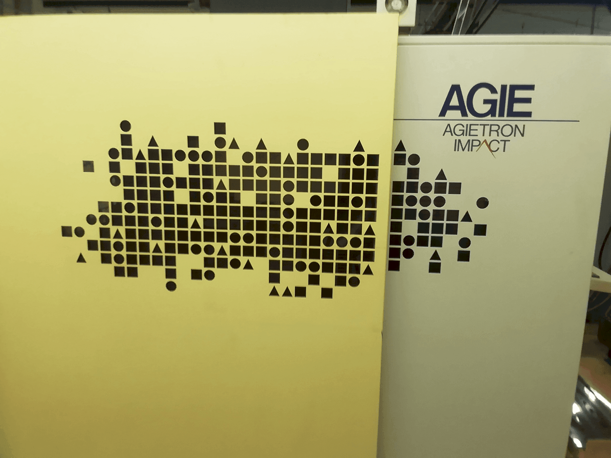 Makine AGIE Agierten Impact 2 - Önden görünüm