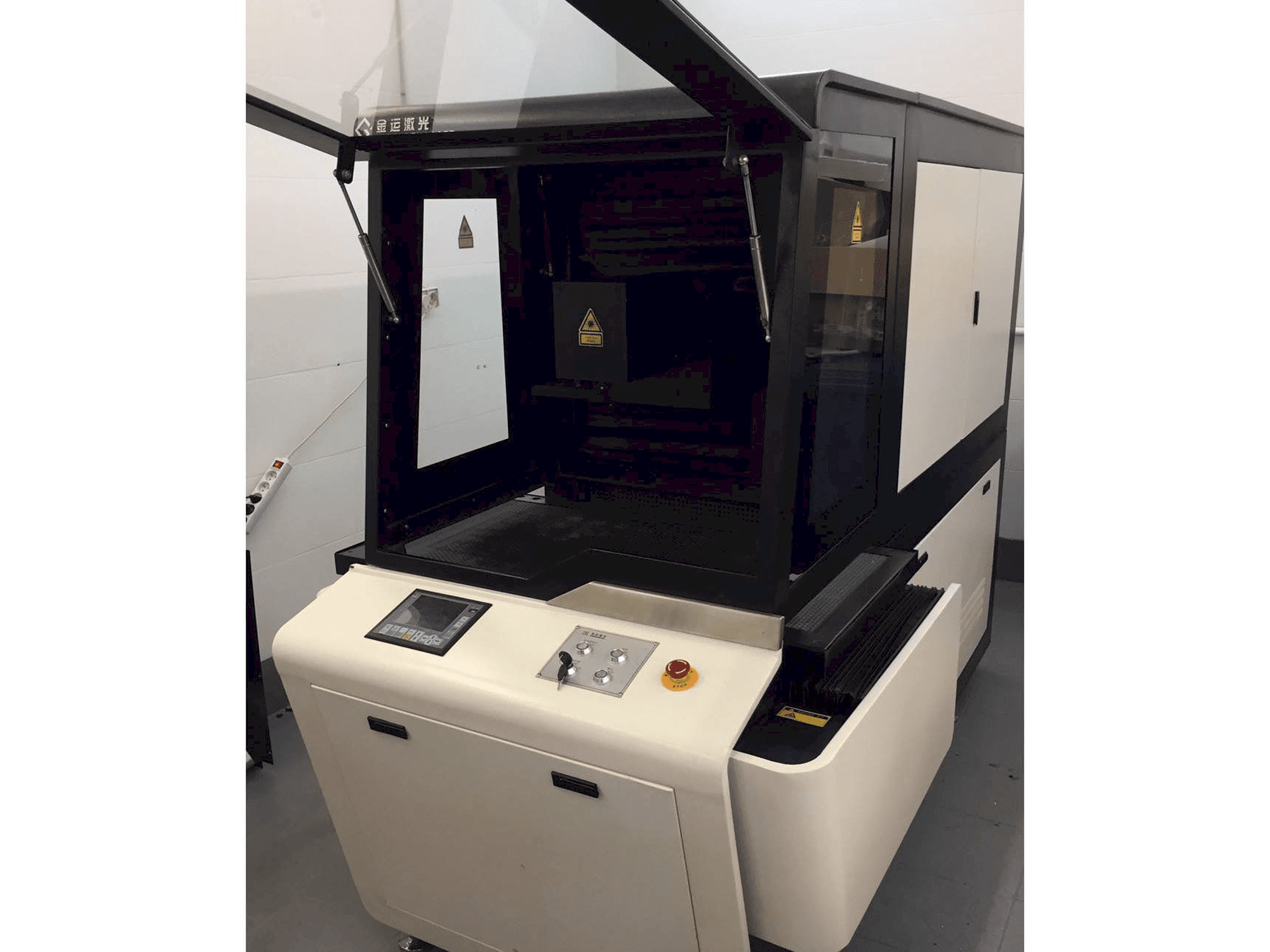 Makine Golden Laser - Önden görünüm
