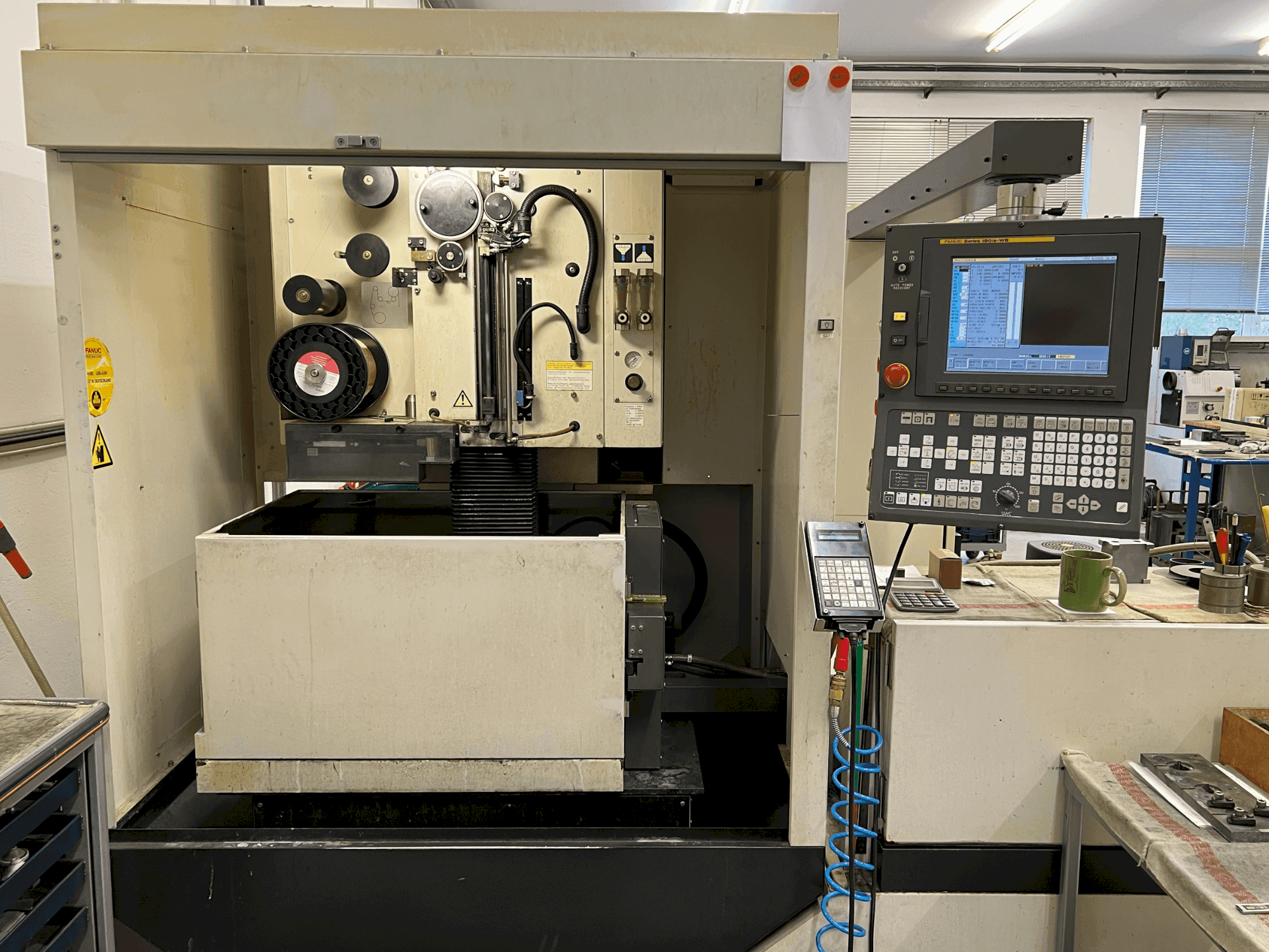 Makine FANUC Alpha-0iC - Önden görünüm