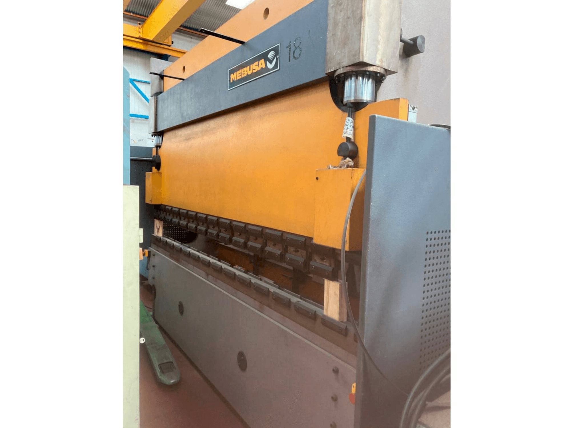 Makine MEBUSA PH80/30SY - Önden görünüm