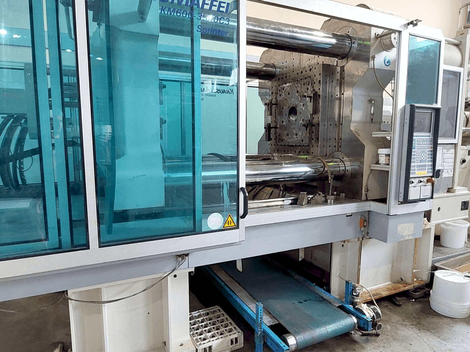 Makine Krauss Maffei 600 - 3500 C3 - Önden görünüm