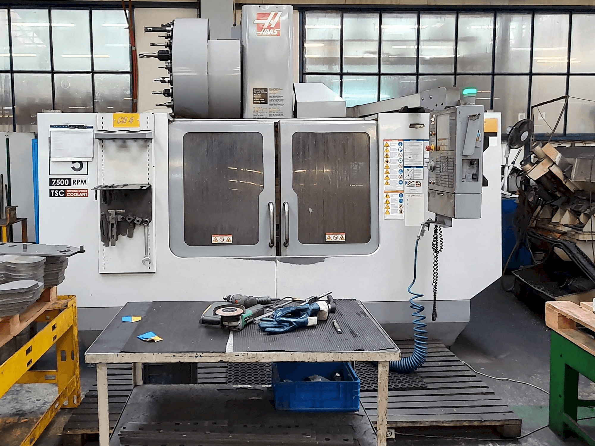 Makine HAAS VF-5 / 50HE - Önden görünüm