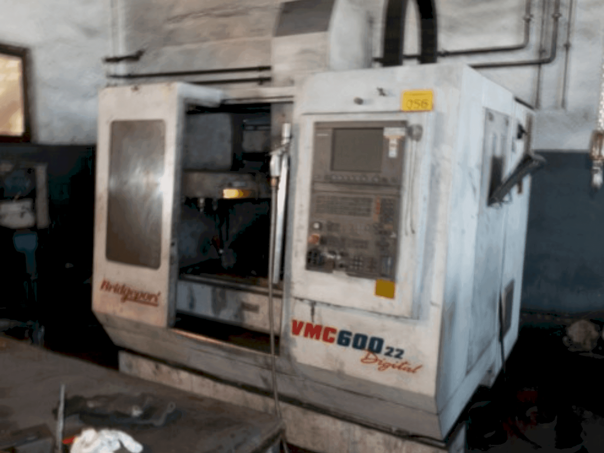 Makine Bridgeport CMV600 22 digital - Önden görünüm