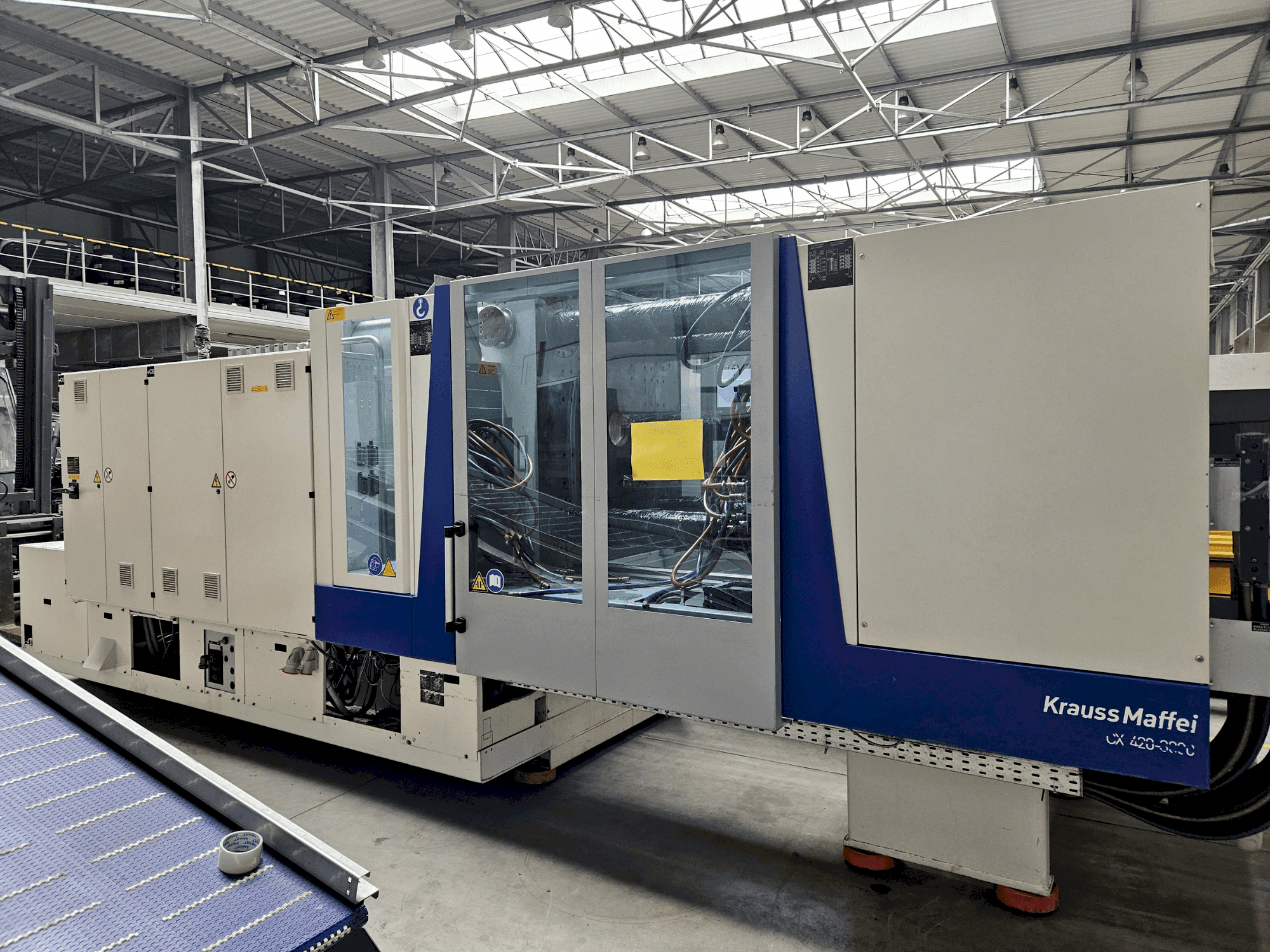 Makine Krauss Maffei 420-3000 CX - Önden görünüm