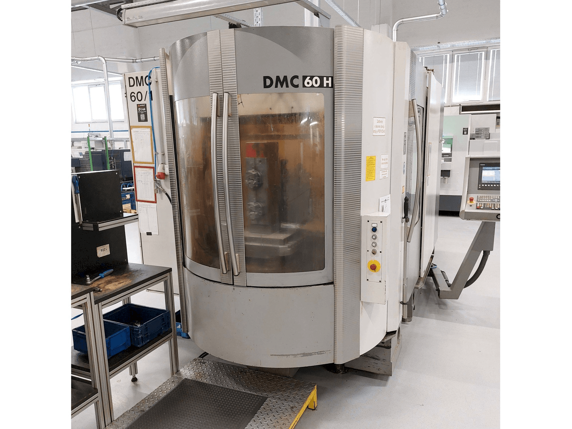 Makine DECKEL MAHO DMC 60H - Önden görünüm