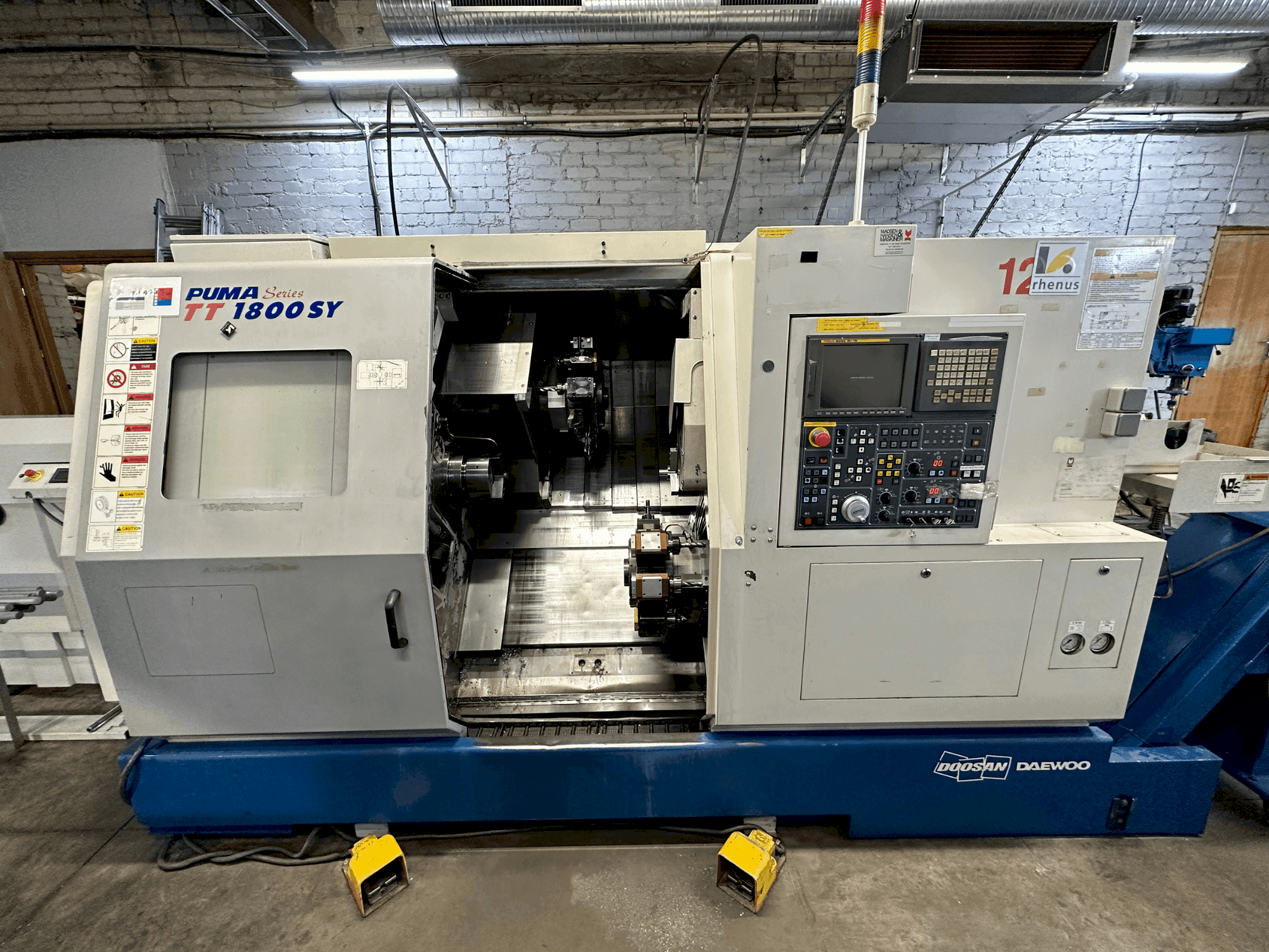 Makine DOOSAN TT1800SY - Önden görünüm