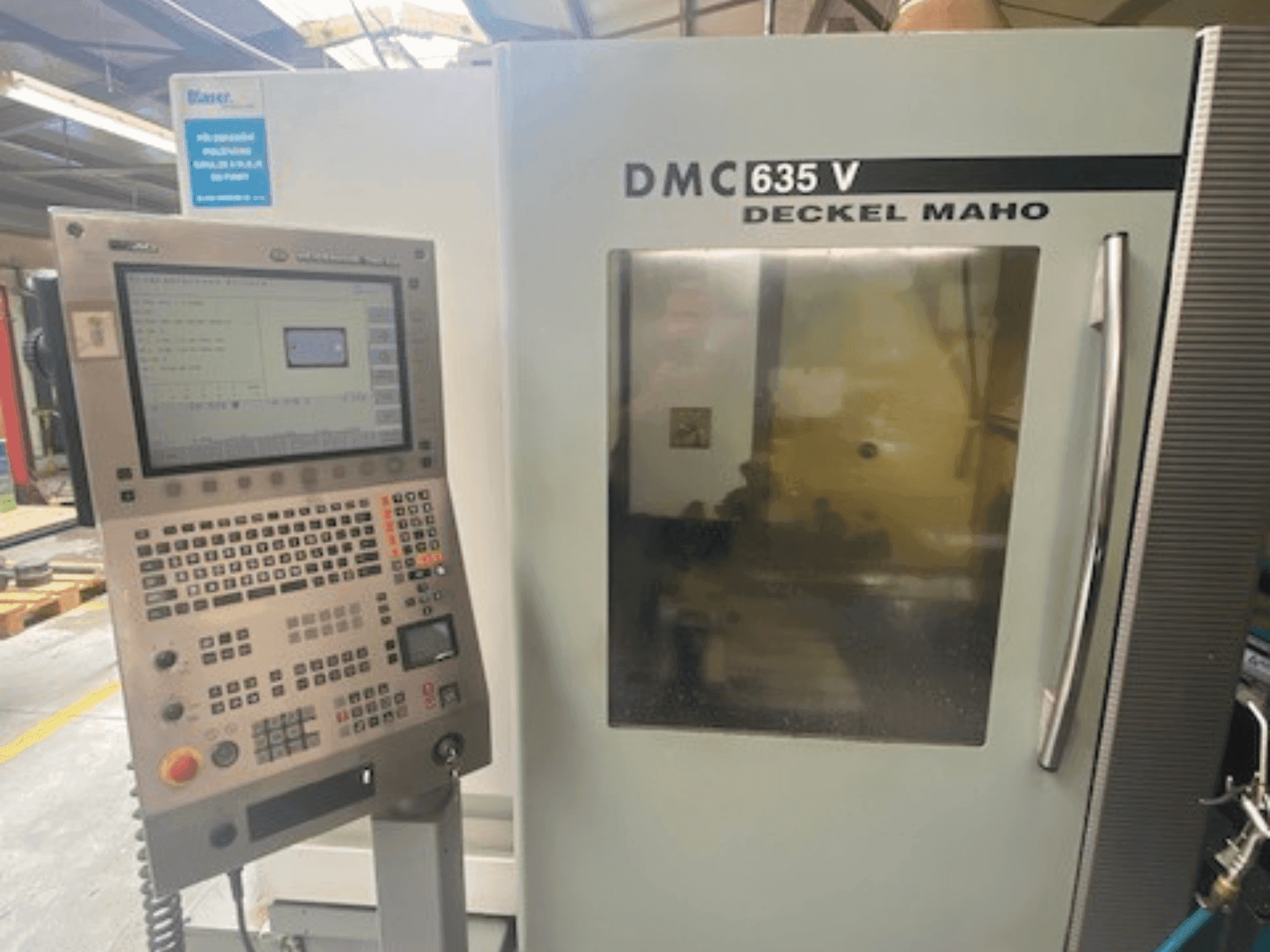 Makine DMG DECKEL MAHO DMC 635V - Önden görünüm