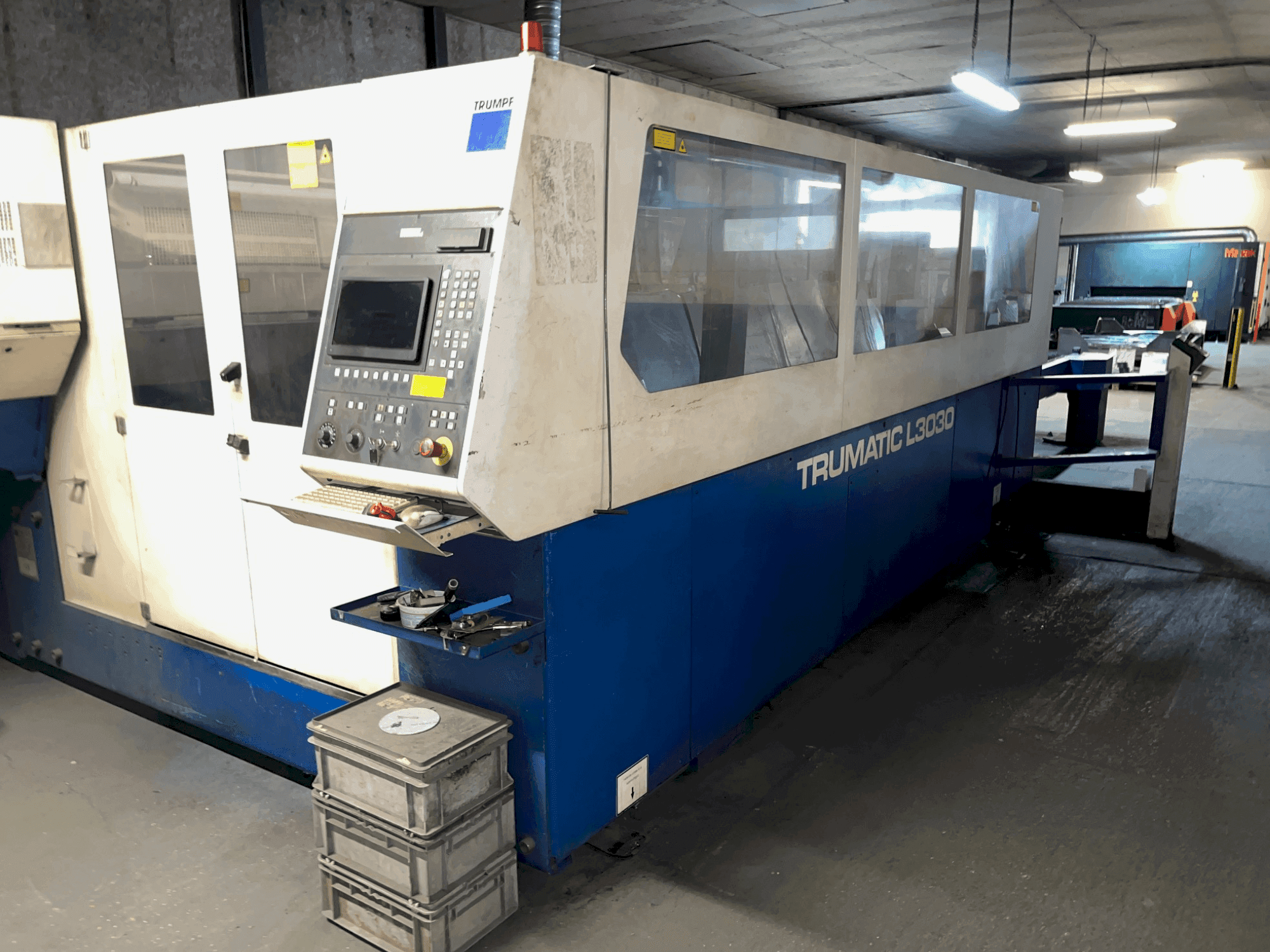 Makine TRUMPF TRUMATIC L3030 - Önden görünüm
