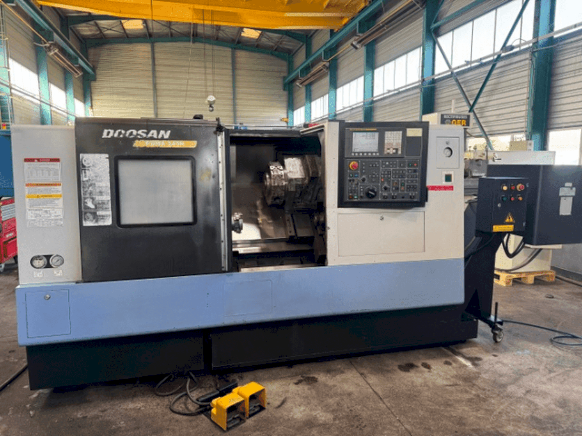 Makine DOOSAN PUMA 240MB - Önden görünüm