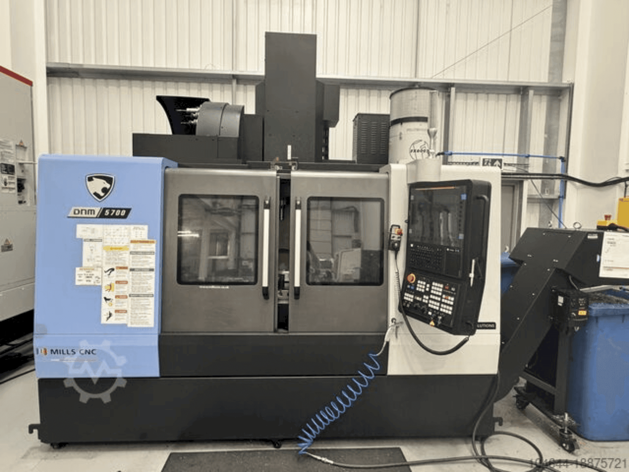 Makine DOOSAN DNM 5700 - Önden görünüm