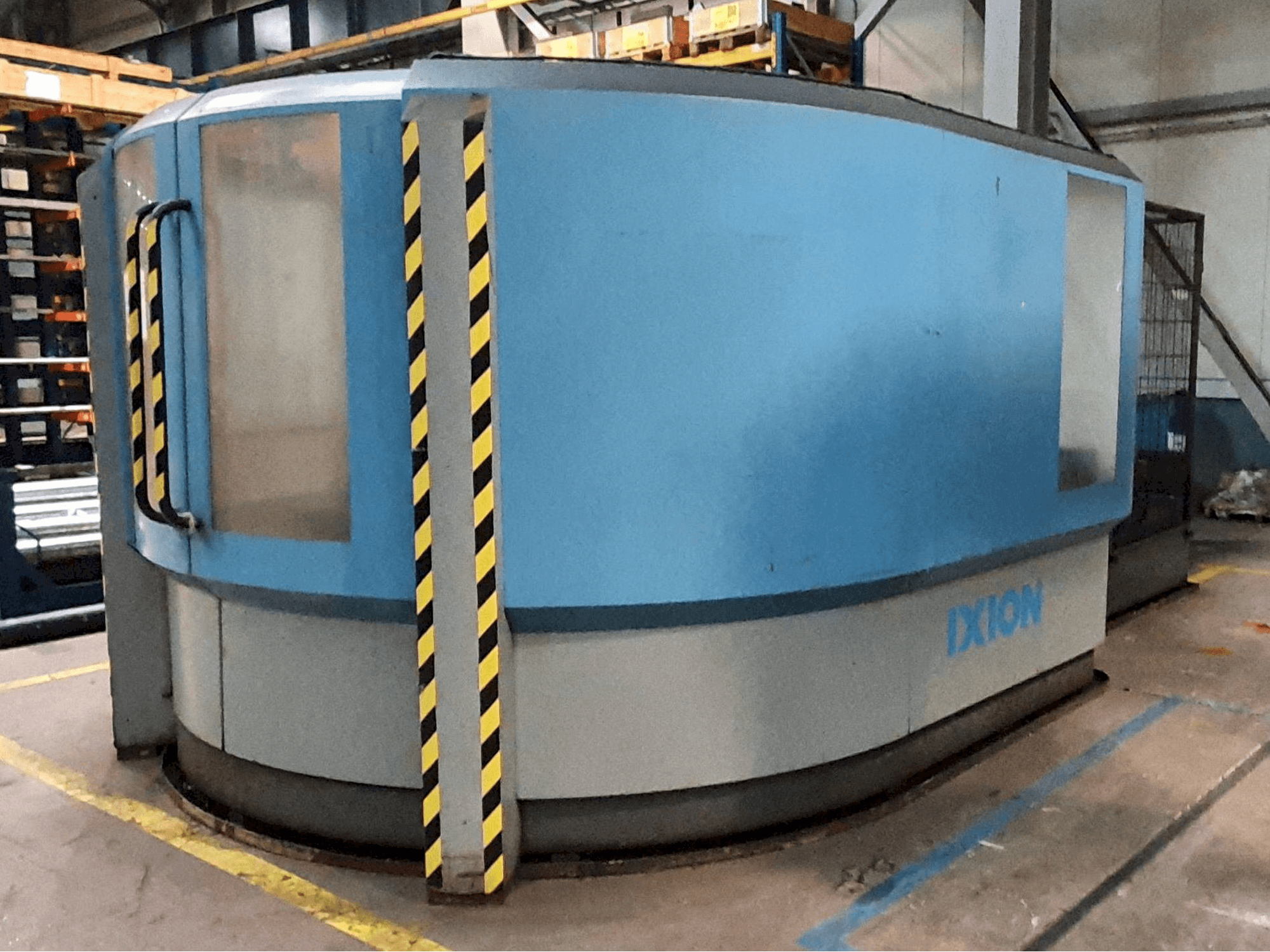 Makine IXION TL1004 - Önden görünüm