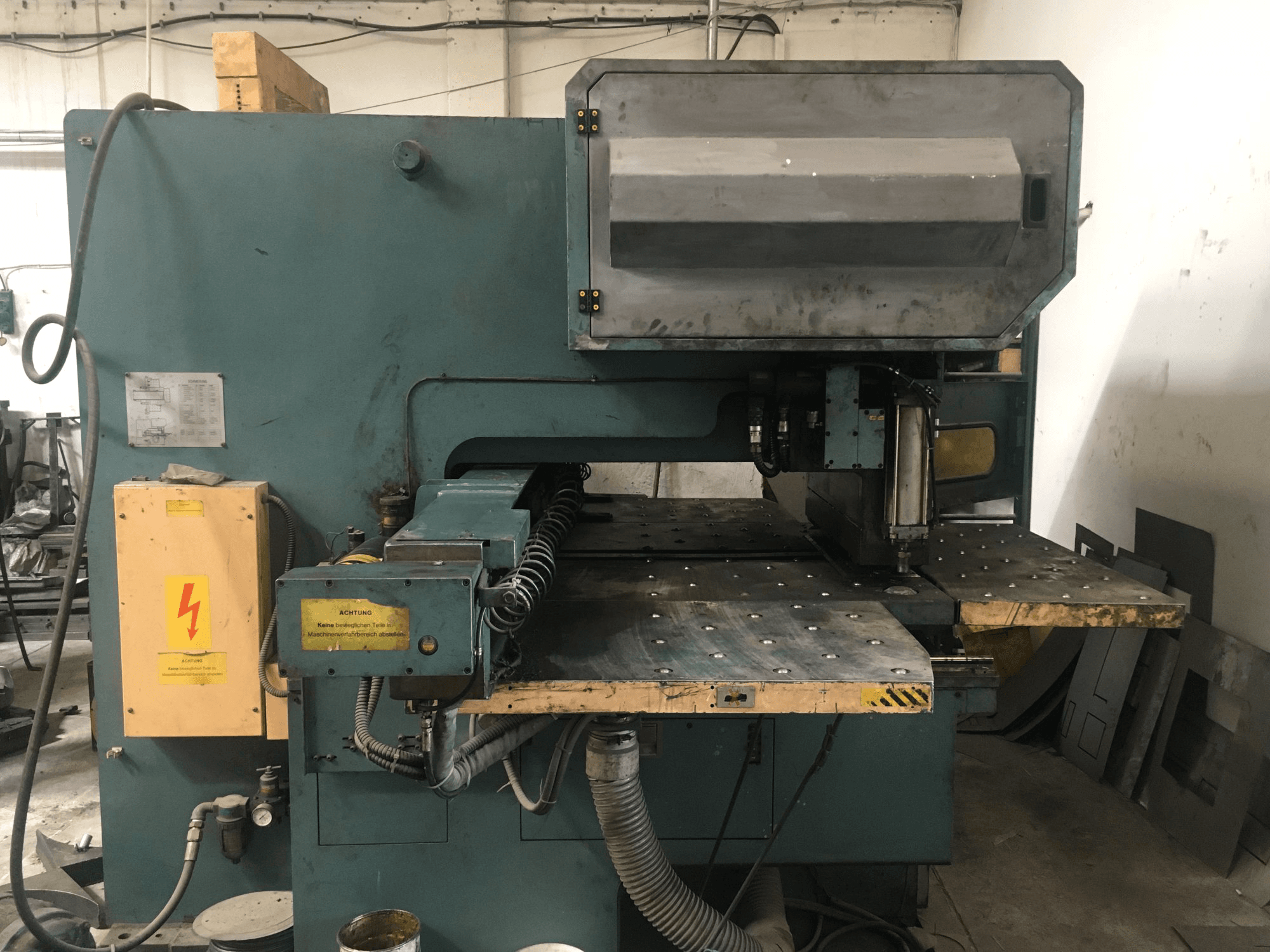 Makine AMADA - Önden görünüm OCTO-334