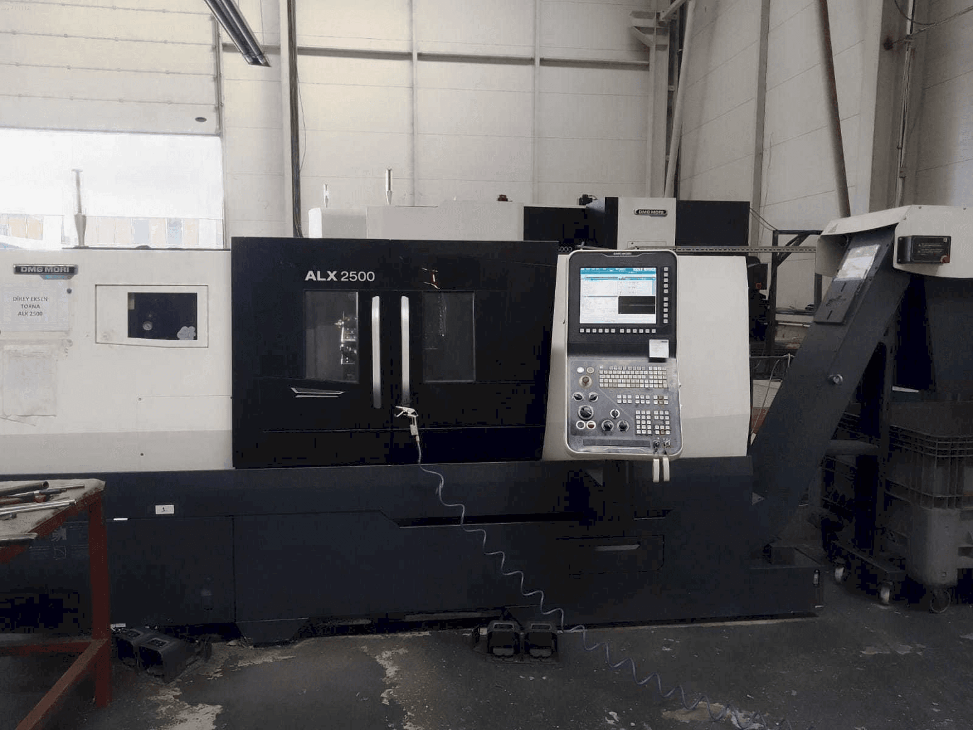 Makine DMG MORI ALX 2500 - Önden görünüm