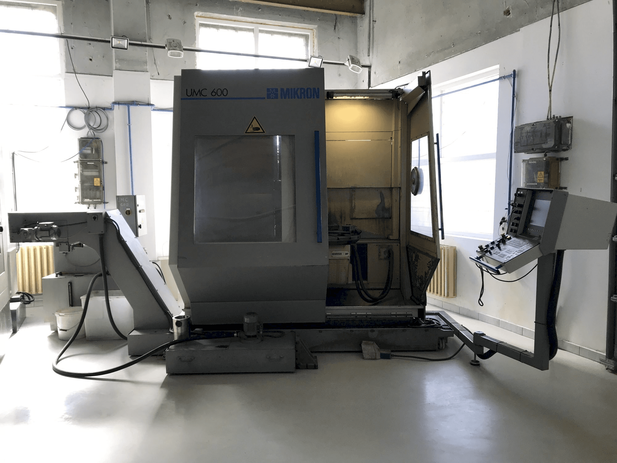 Makine MIKRON UMC 600 - Önden görünüm