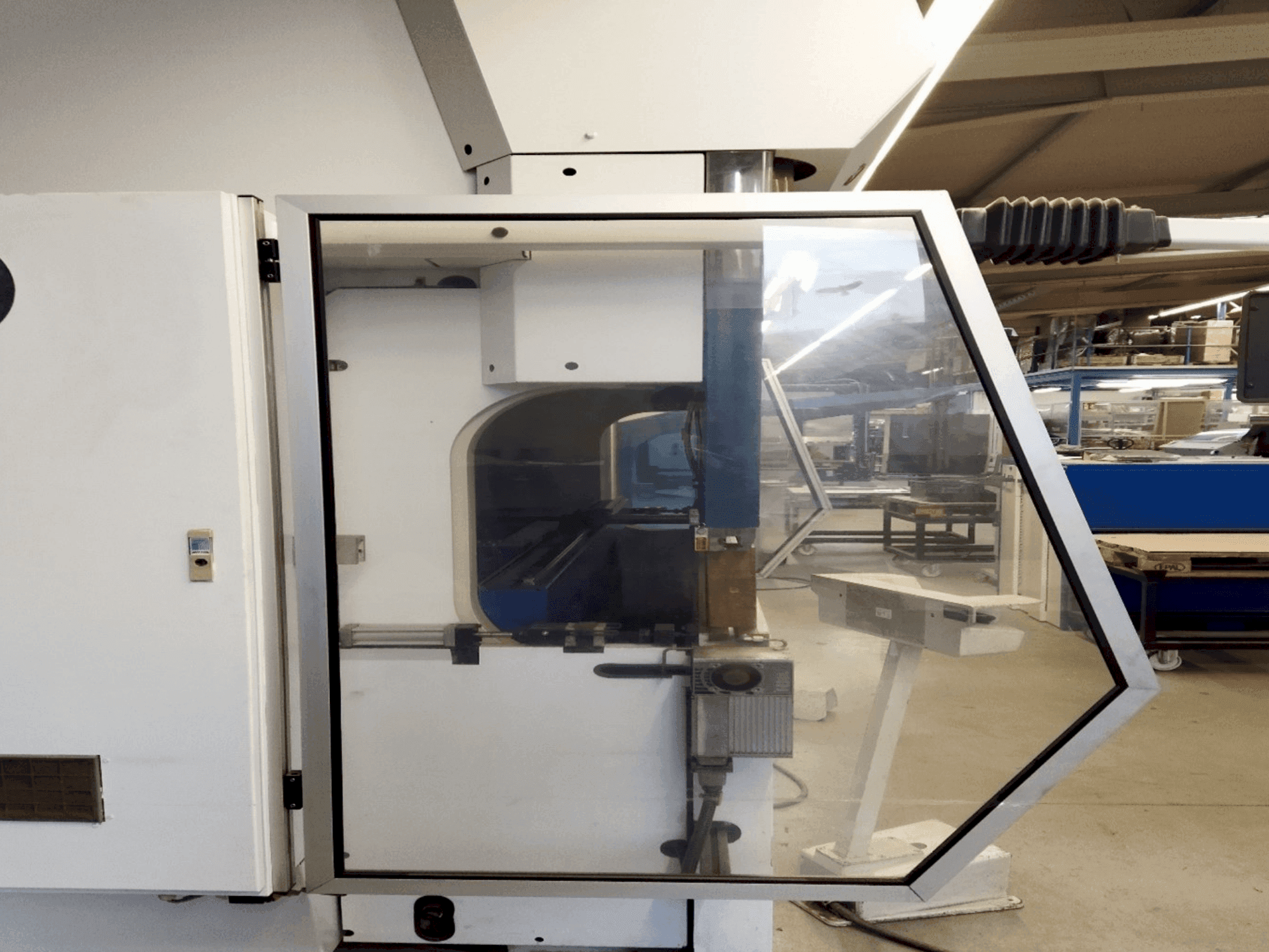 Makine TRUMPF TrumaBend V130 - Önden görünüm