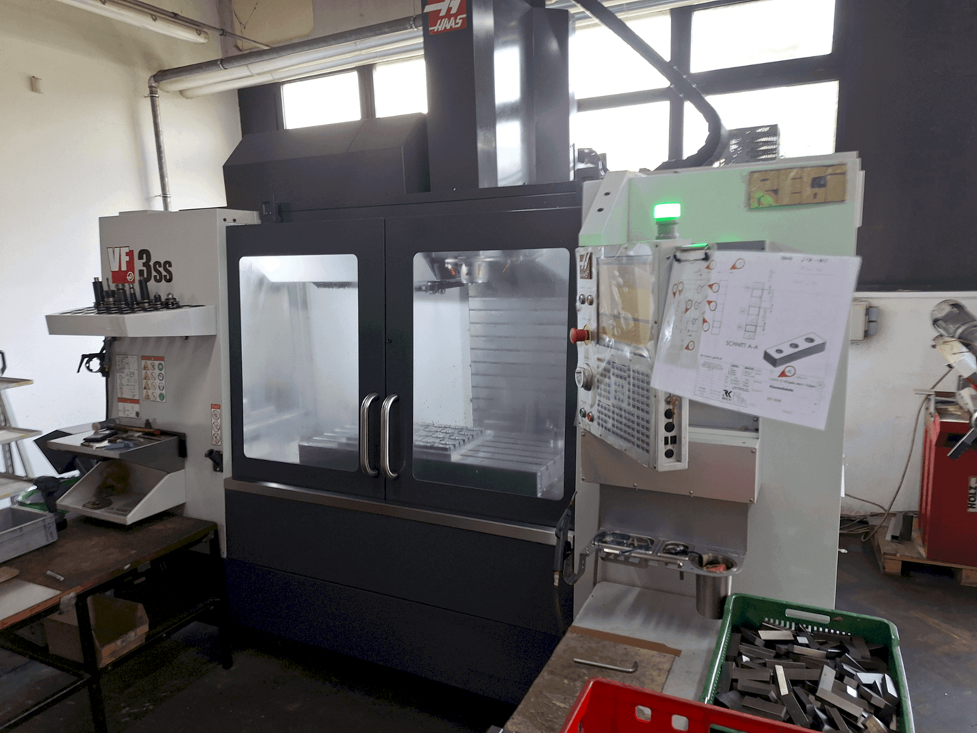 Makine HAAS VF-3SS - Önden görünüm