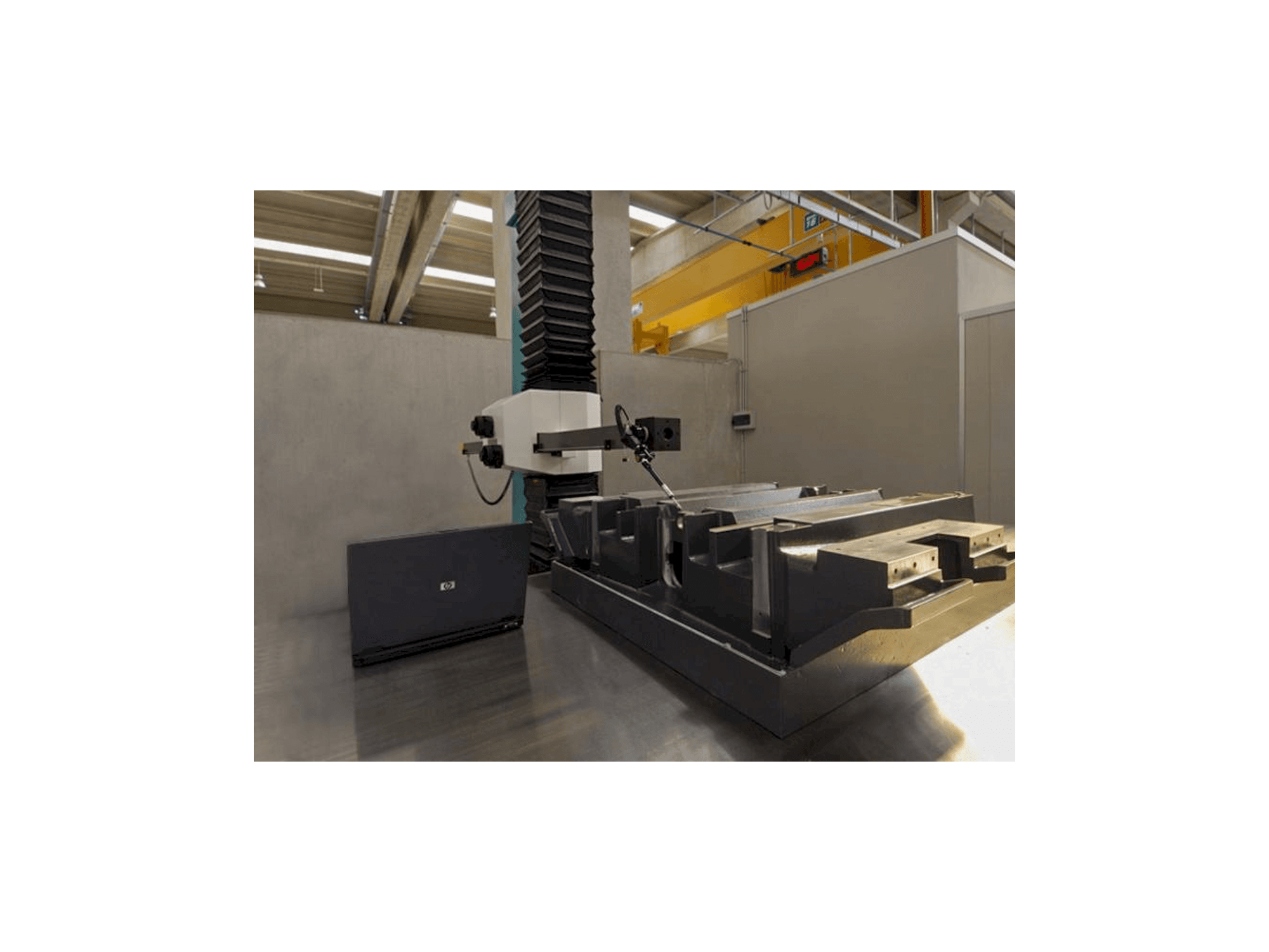 Makine Hexagon Metrology Poli Globo - Önden görünüm