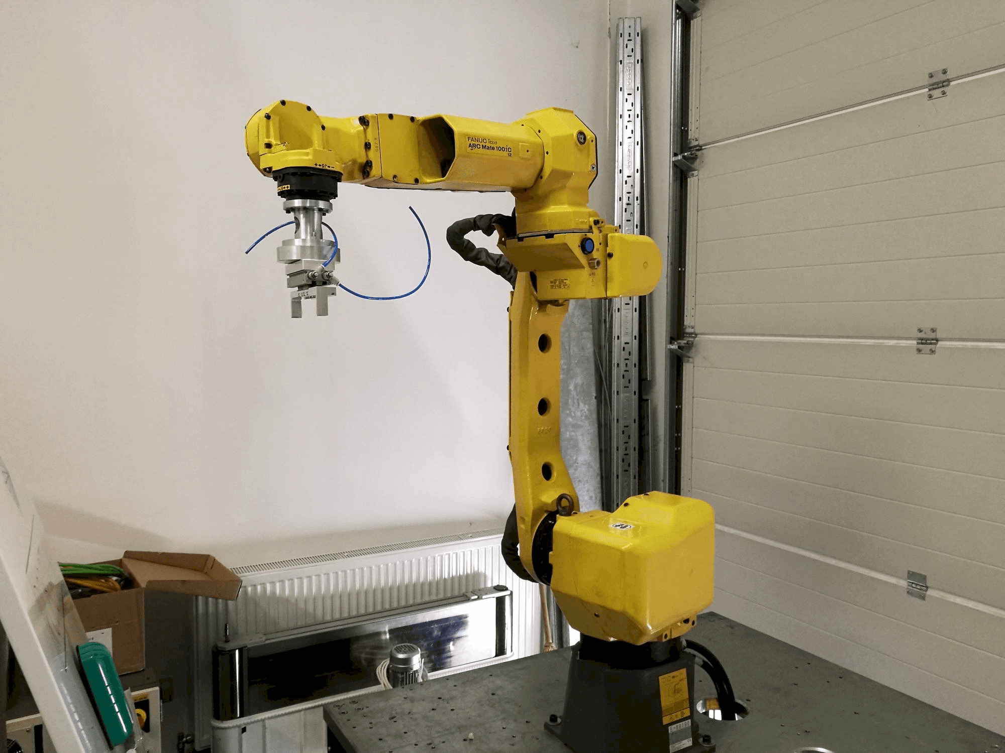 Makine FANUC ARC Mate 100iC/12 - Önden görünüm