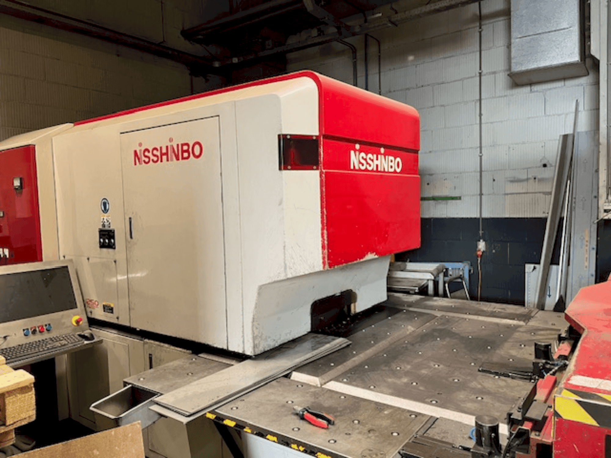 Makine Nisshinbo HIQ-1250 - Önden görünüm