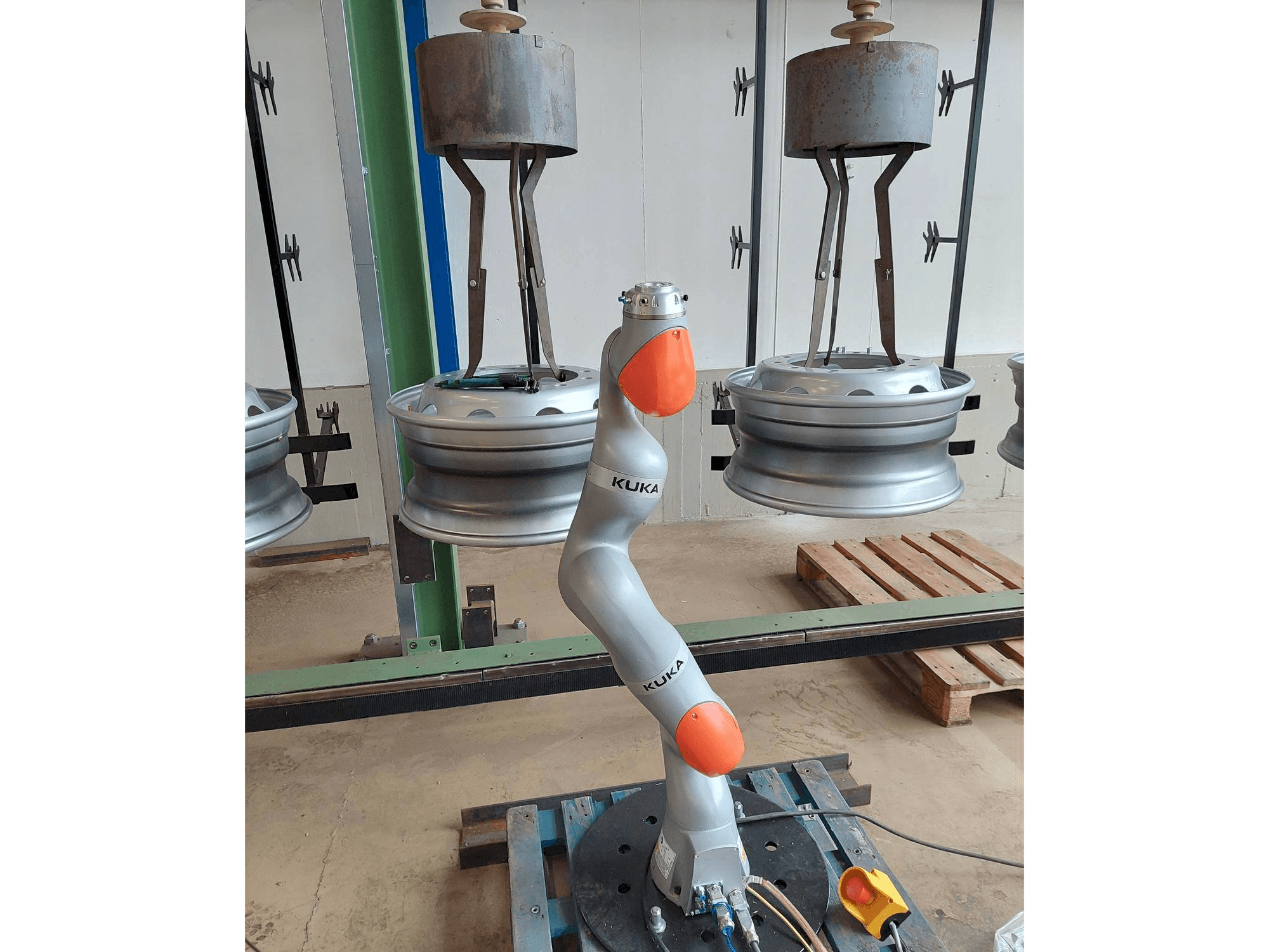 Makine KUKA LBR iiwa 7 - Önden görünüm